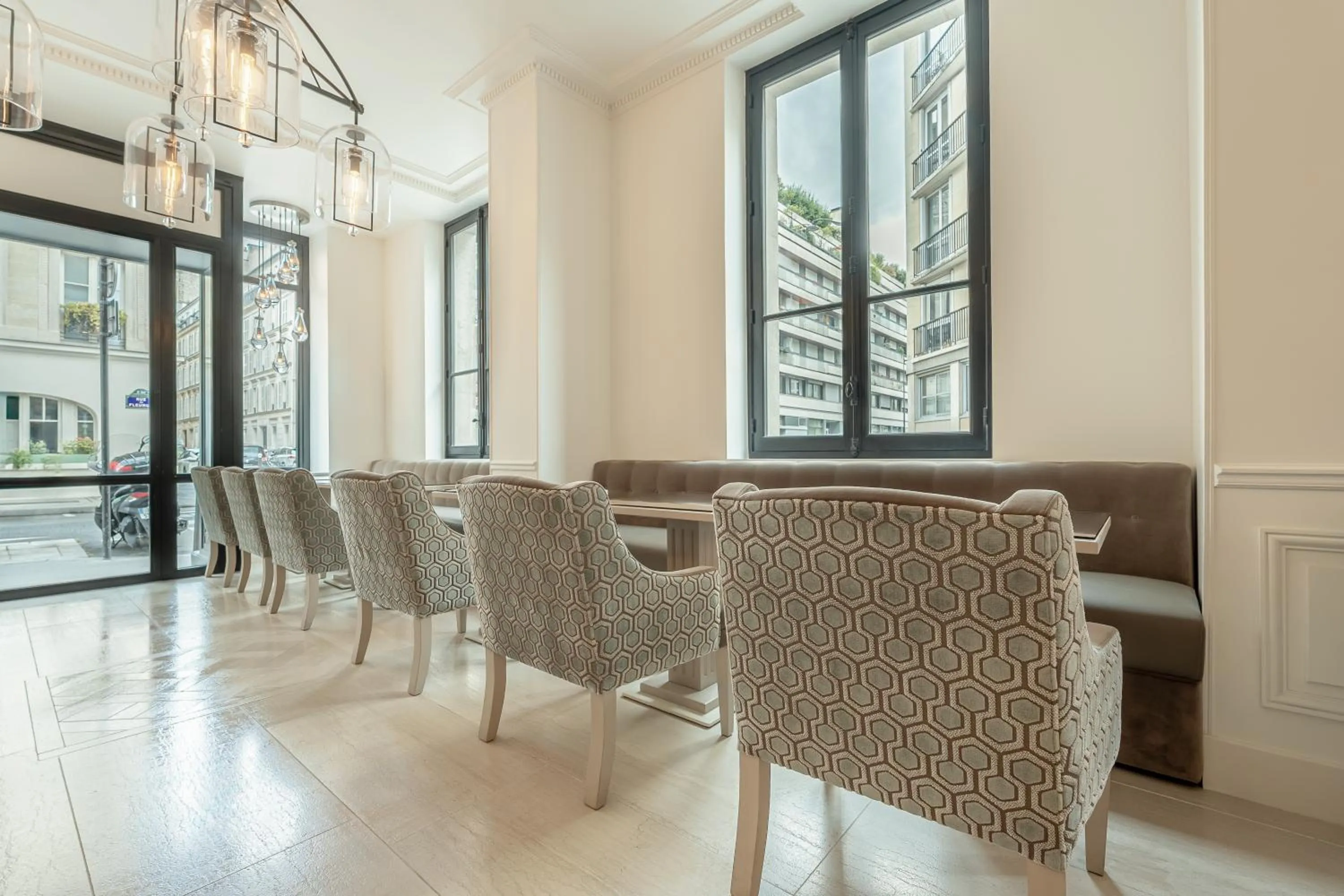 Breakfast in Hôtel Saint-Louis - Jardin du Luxembourg