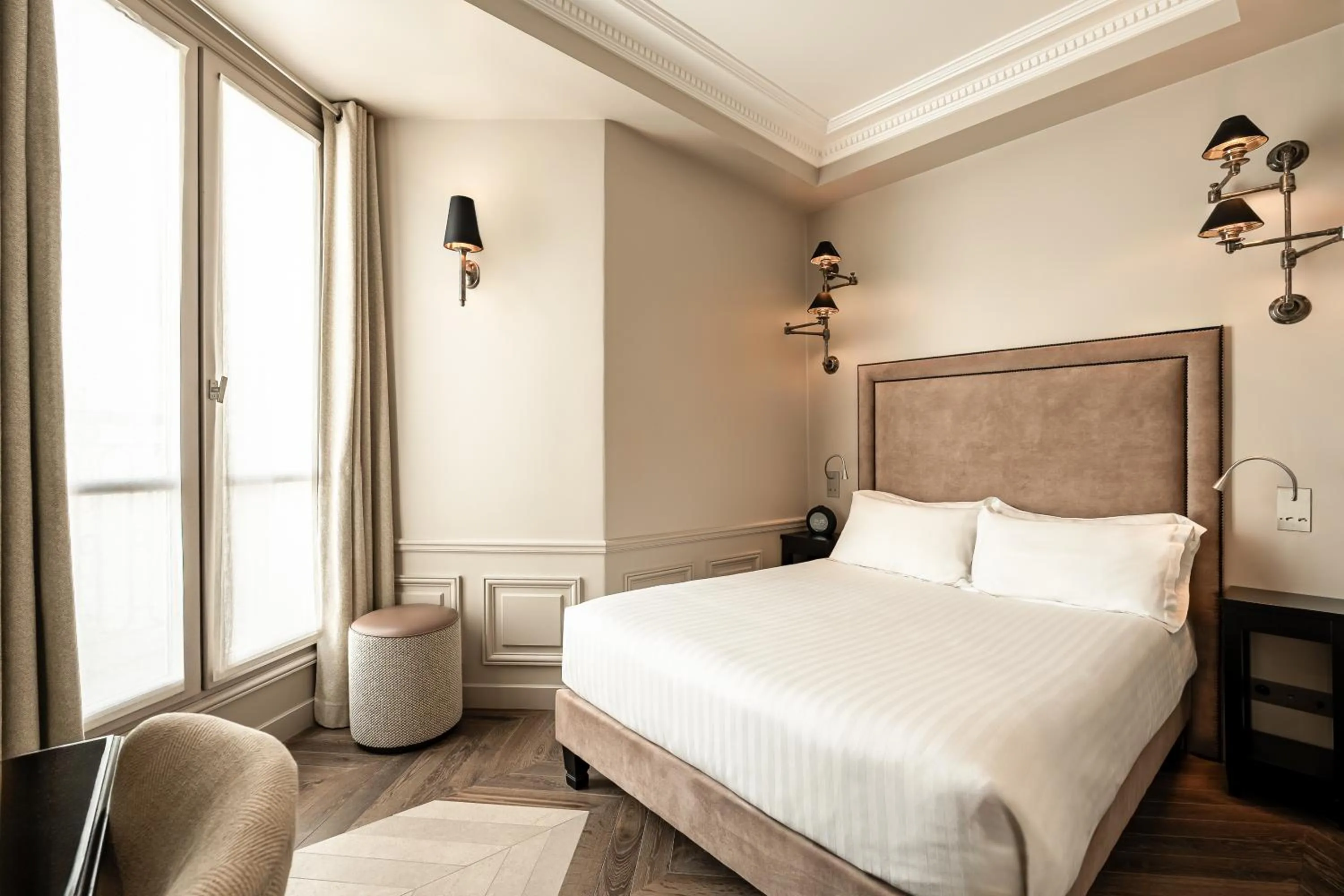 Bed in Hôtel Saint-Louis - Jardin du Luxembourg