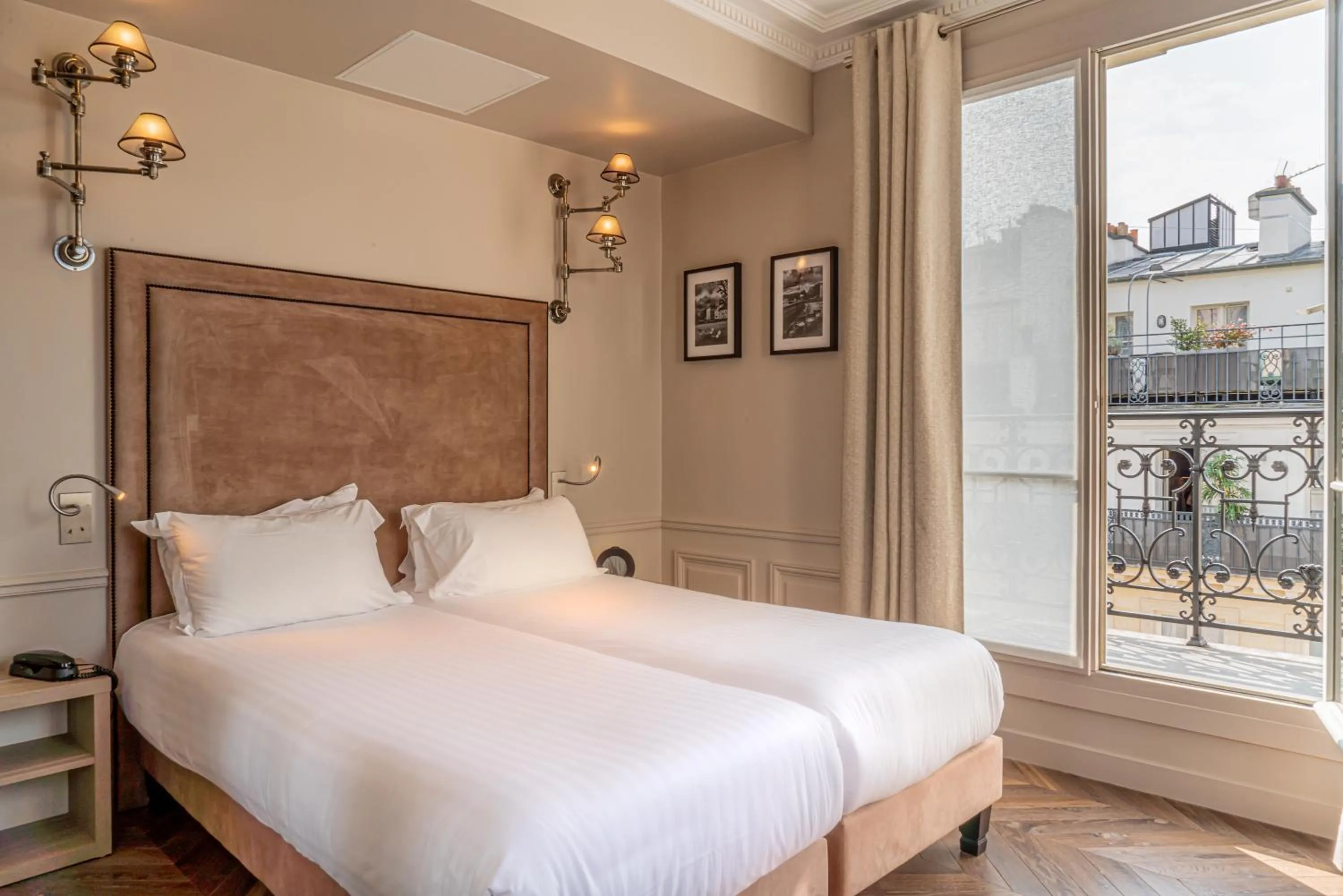 Bedroom, Bed in Hôtel Saint-Louis - Jardin du Luxembourg
