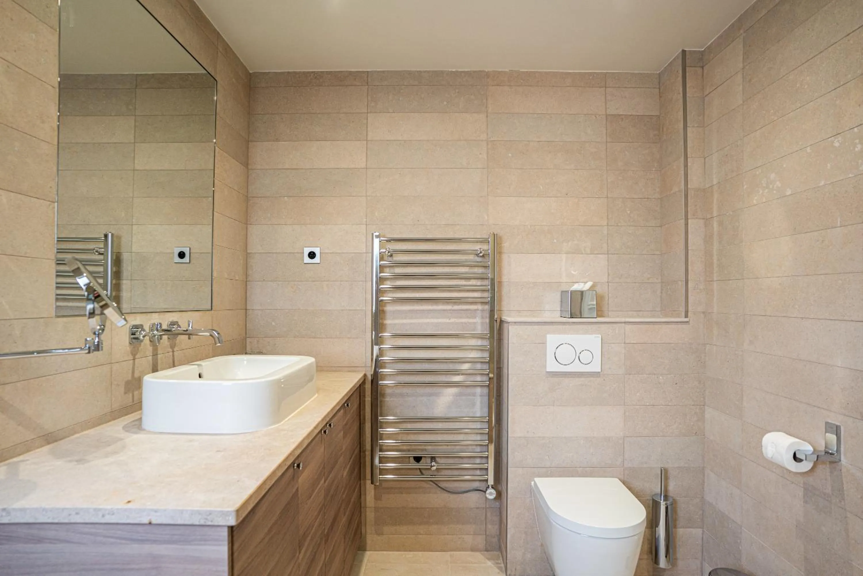 Toilet in Hôtel Saint-Louis - Jardin du Luxembourg