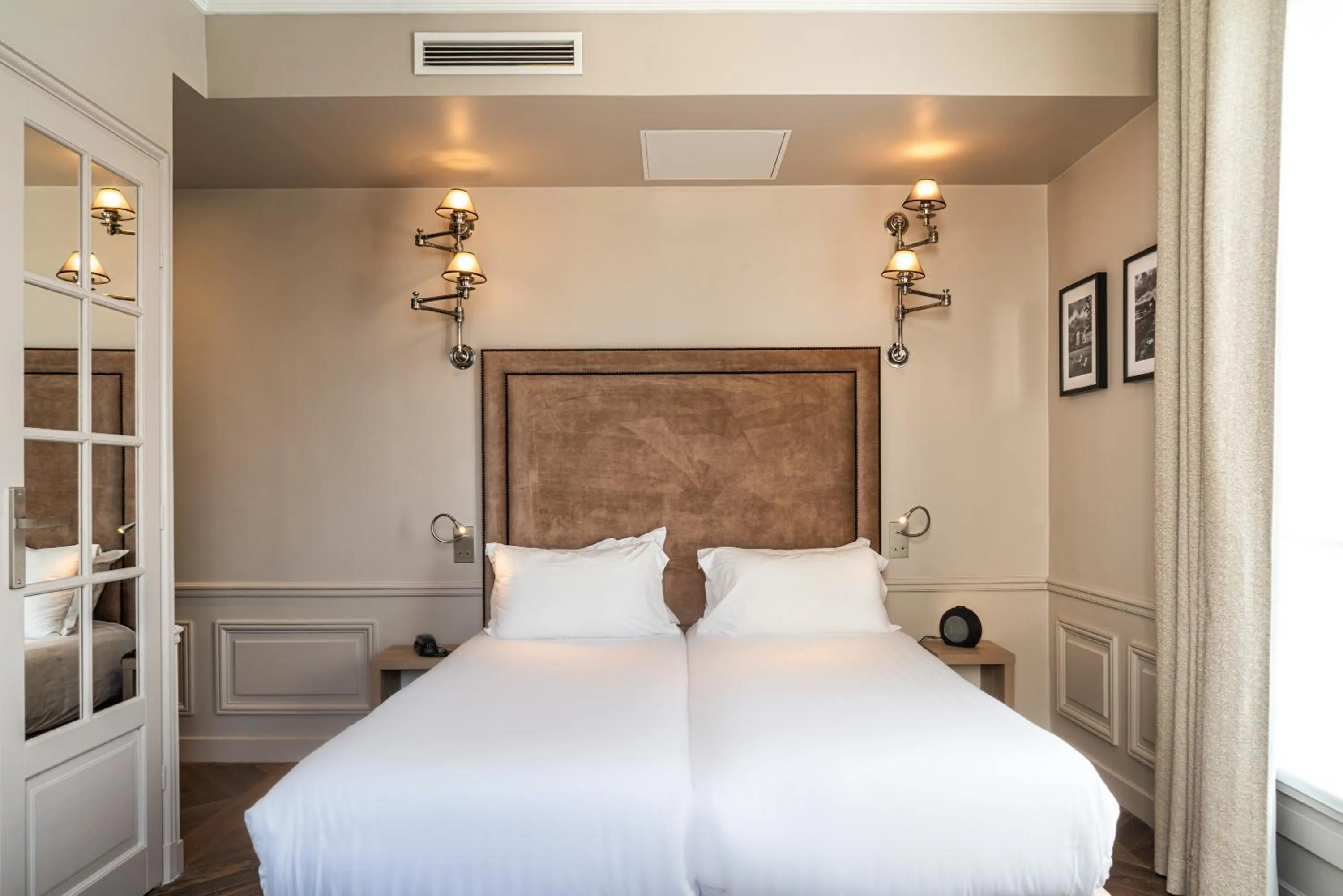 Bedroom, Bed in Hôtel Saint-Louis - Jardin du Luxembourg