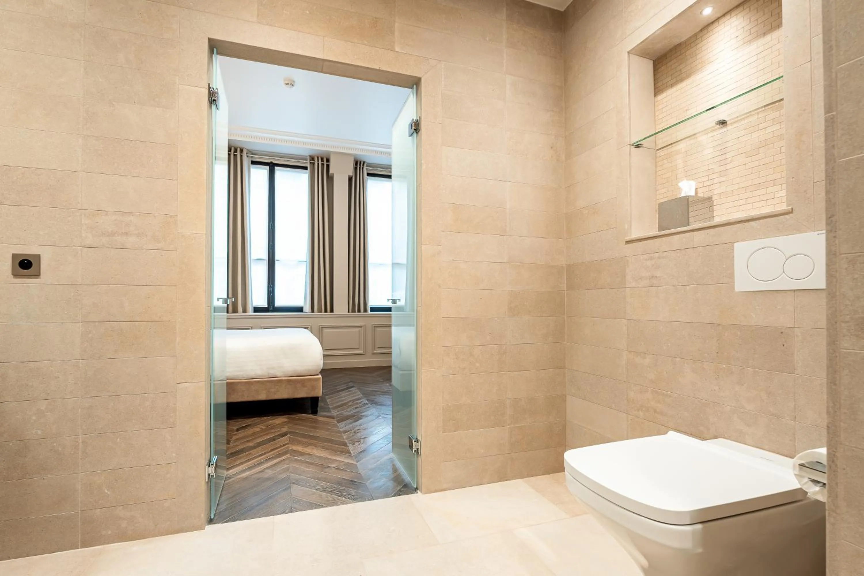 Toilet, Bed in Hôtel Saint-Louis - Jardin du Luxembourg