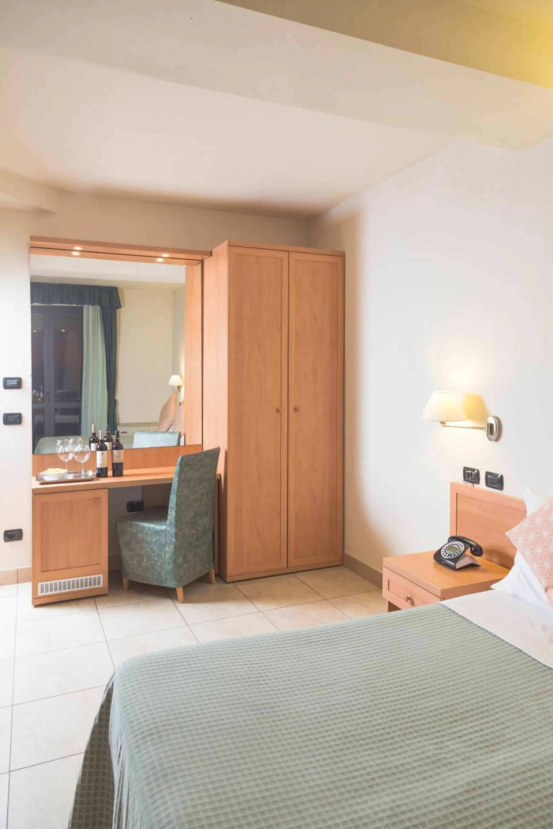 Balcony/Terrace, Bed in Hotel Bixio