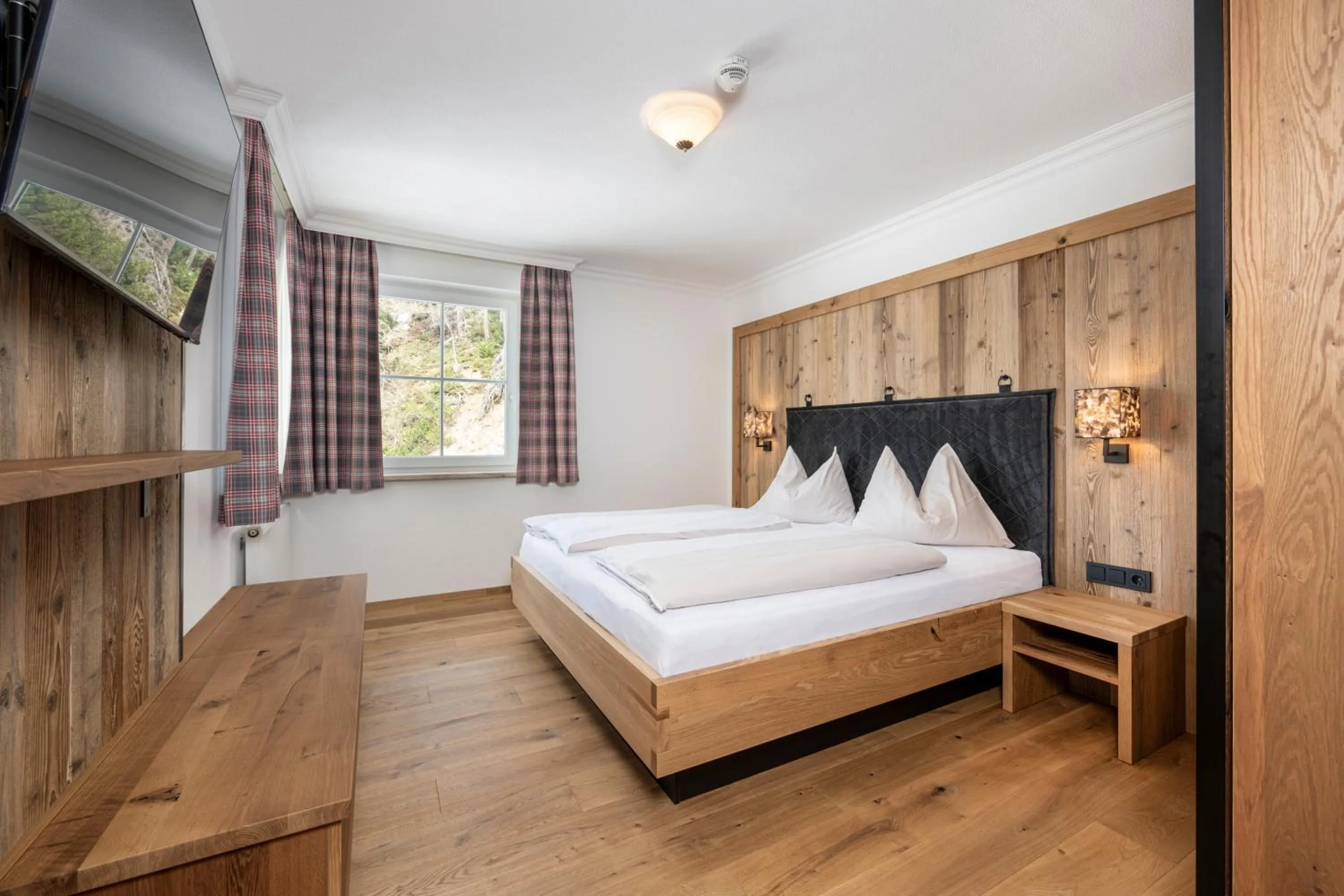 Bed in Hotel Almschlössl & Schrotteralm