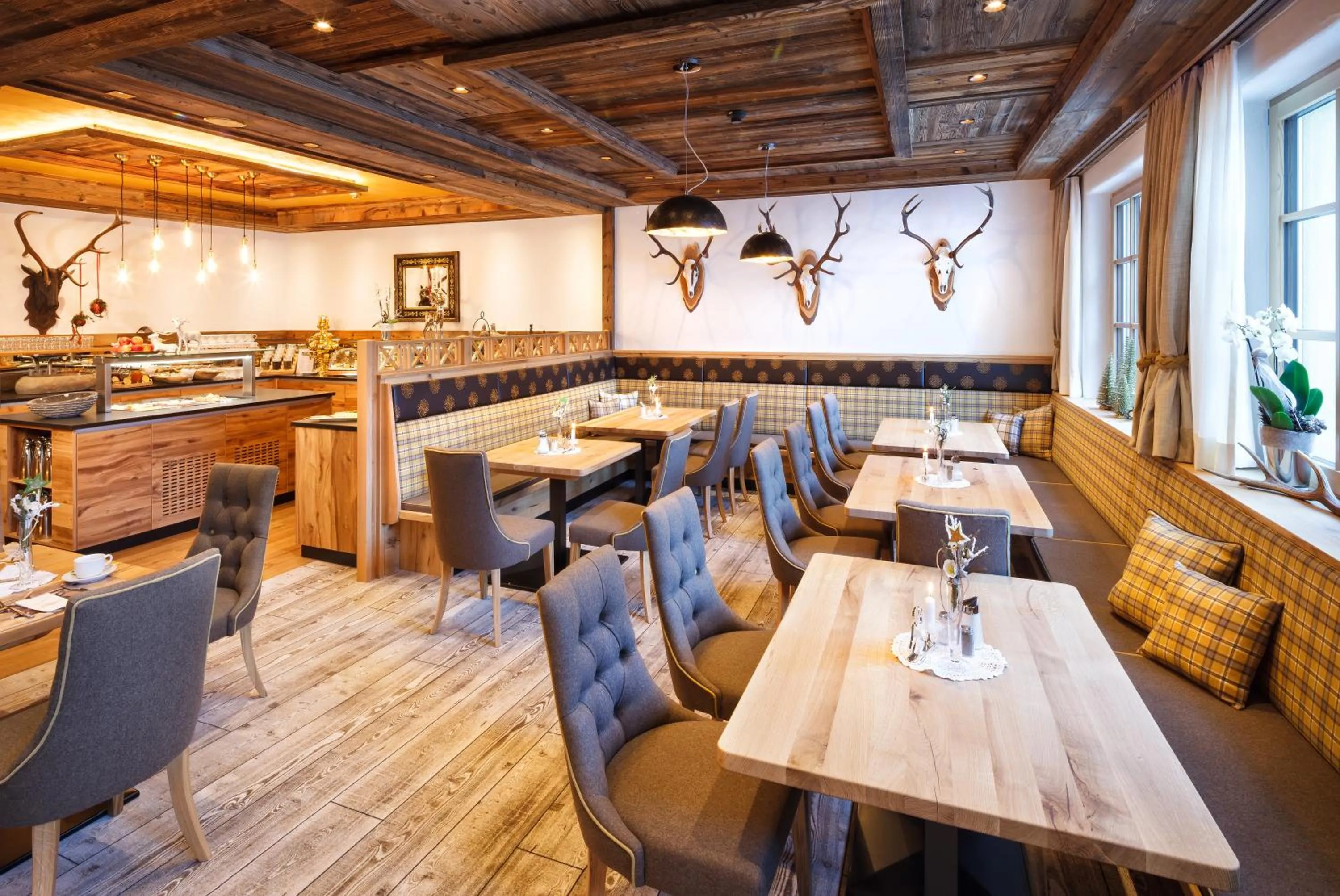 Restaurant/places to eat in Hotel Almschlössl & Schrotteralm