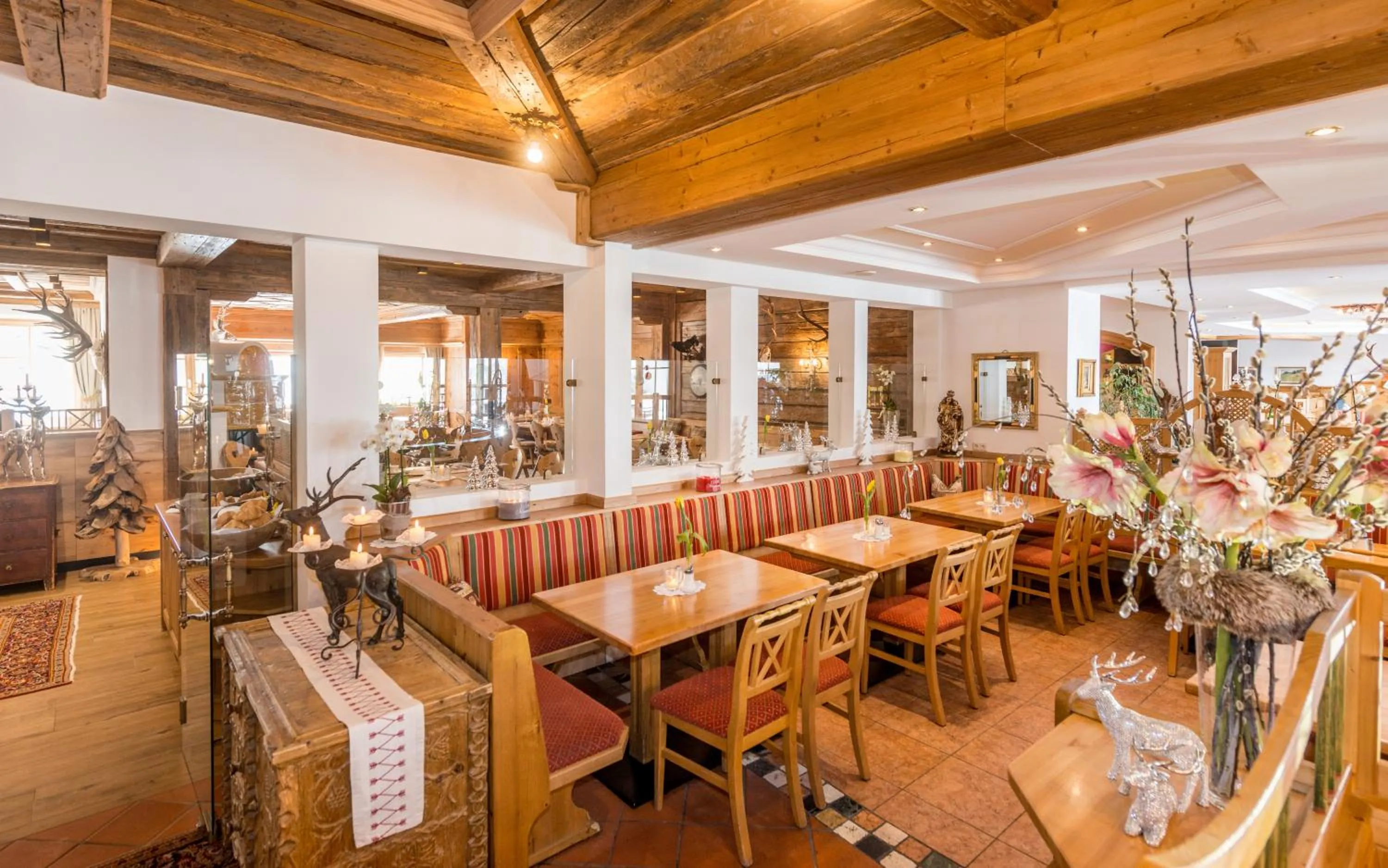 Restaurant/places to eat in Hotel Almschlössl & Schrotteralm