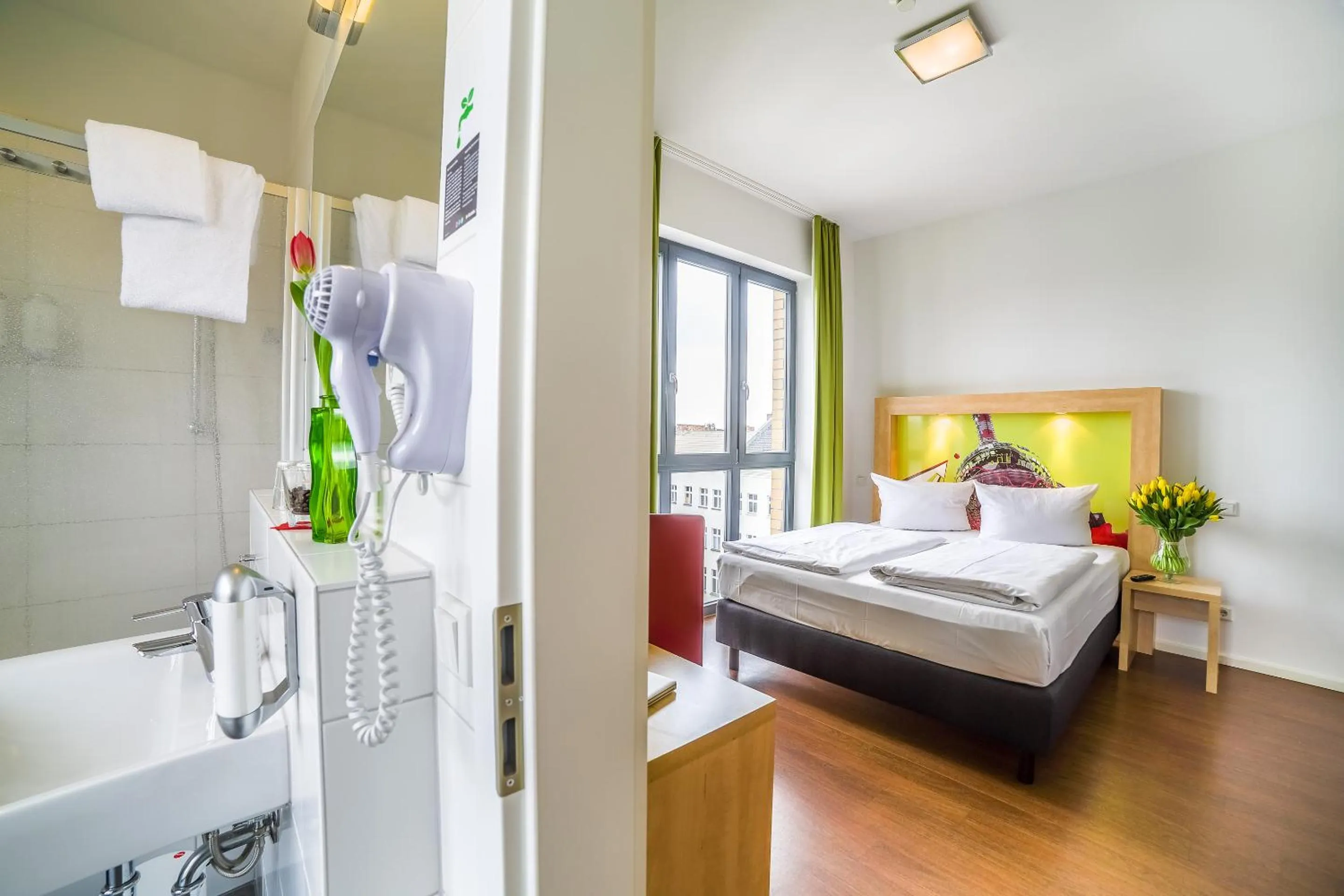 Bed in H+ Hotel 4Youth