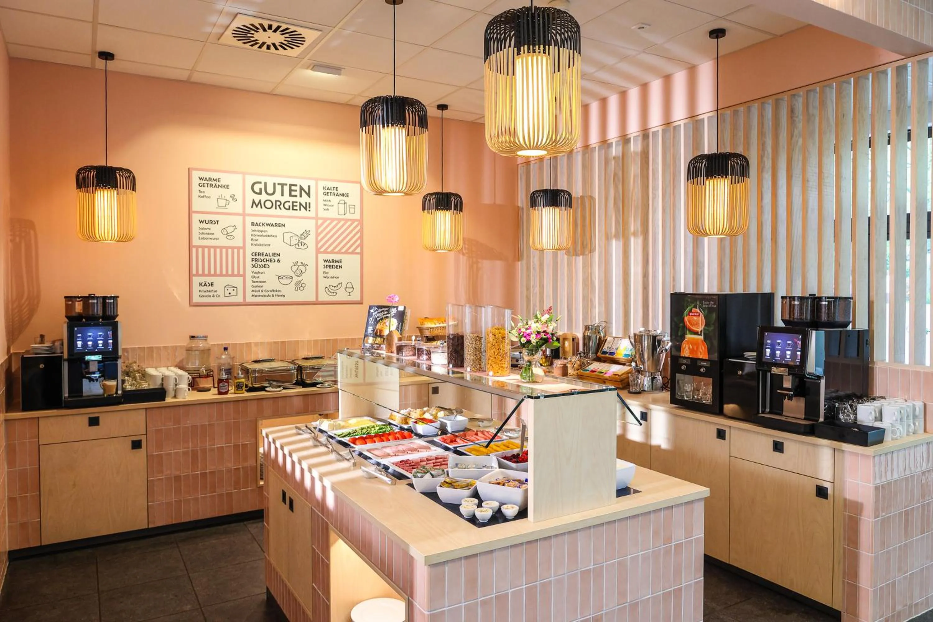 Continental breakfast in H+ Hotel 4Youth