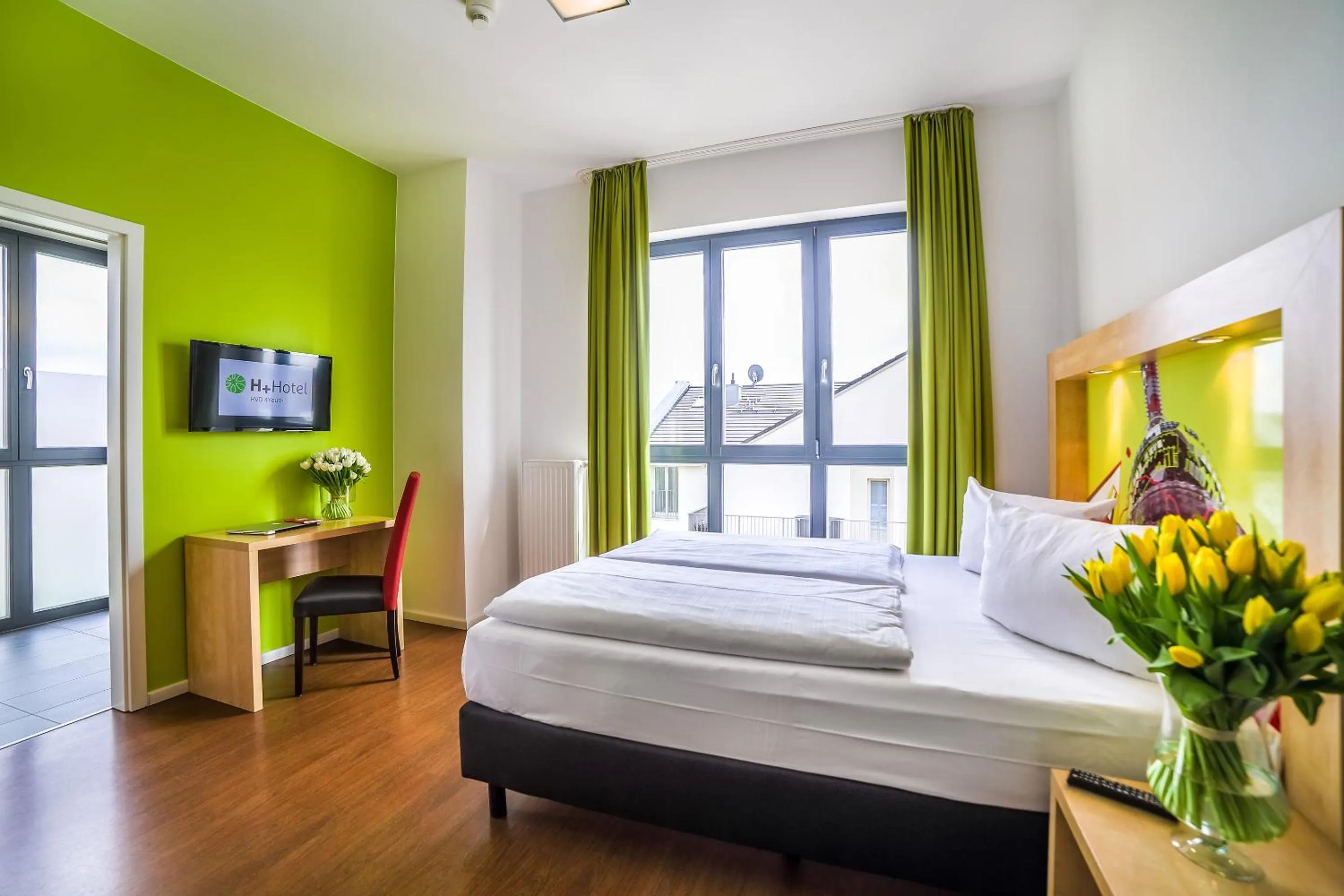 Bed in H+ Hotel 4Youth