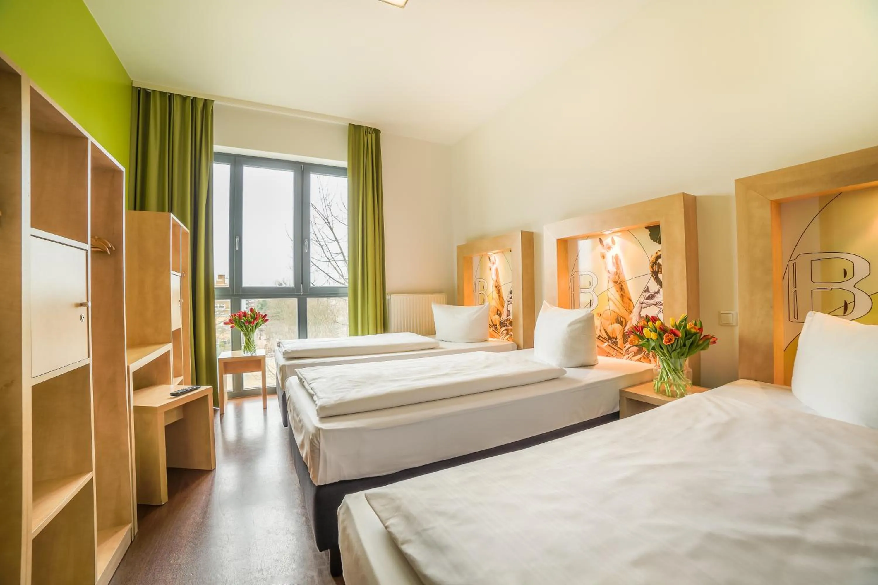 Bed in H+ Hotel 4Youth