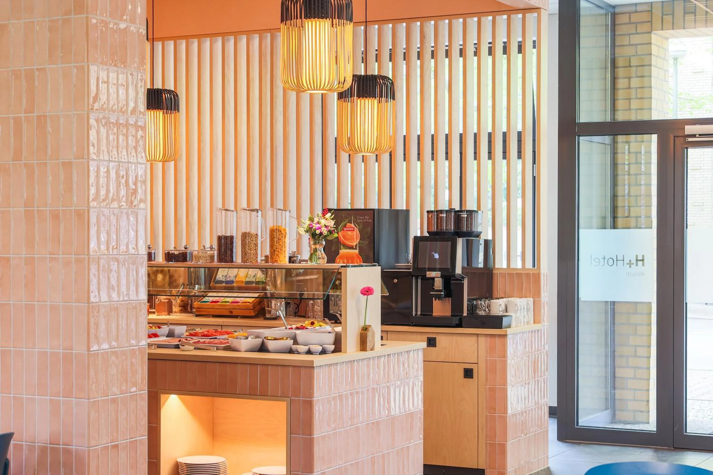 Breakfast in H+ Hotel 4Youth