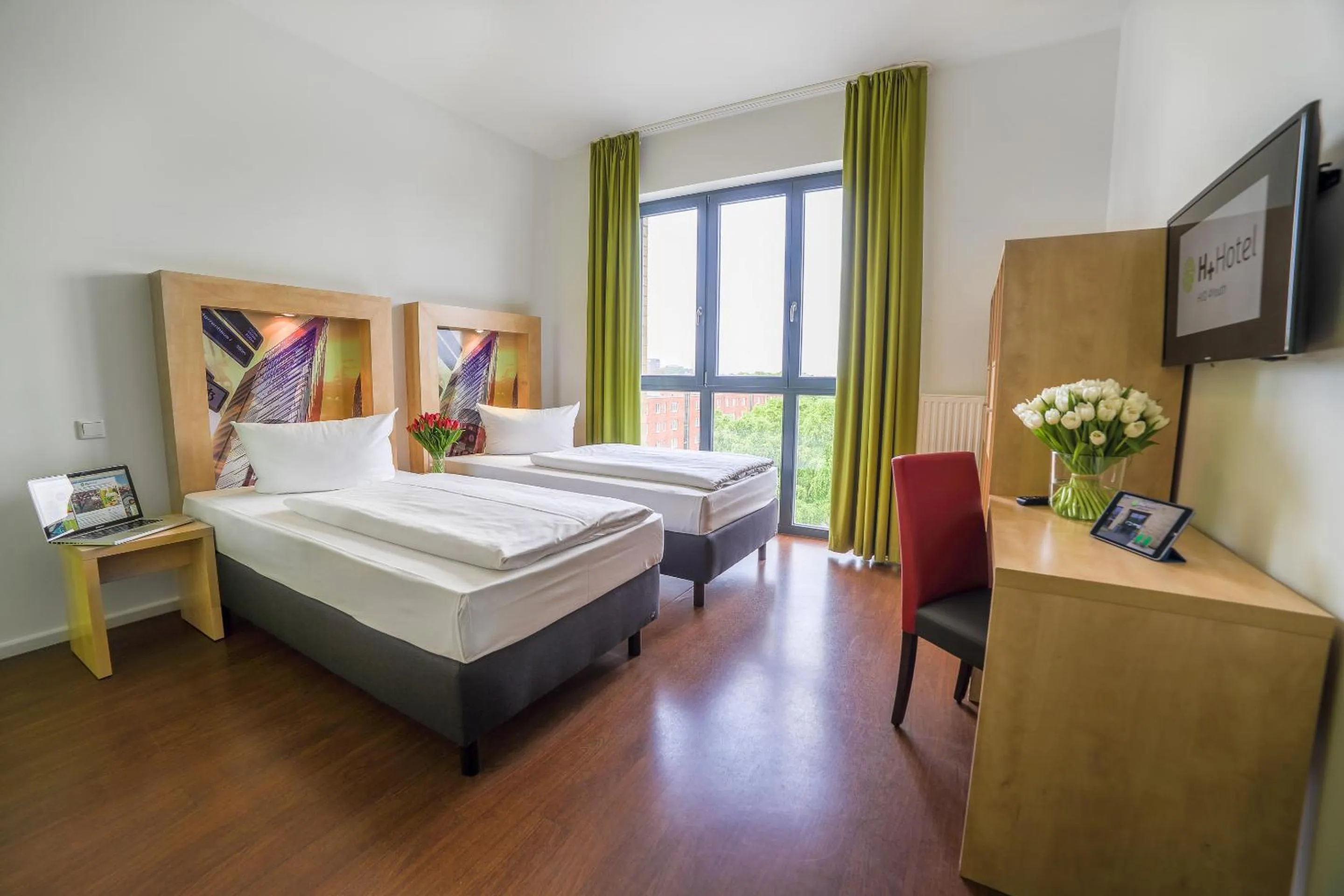 Bed in H+ Hotel 4Youth