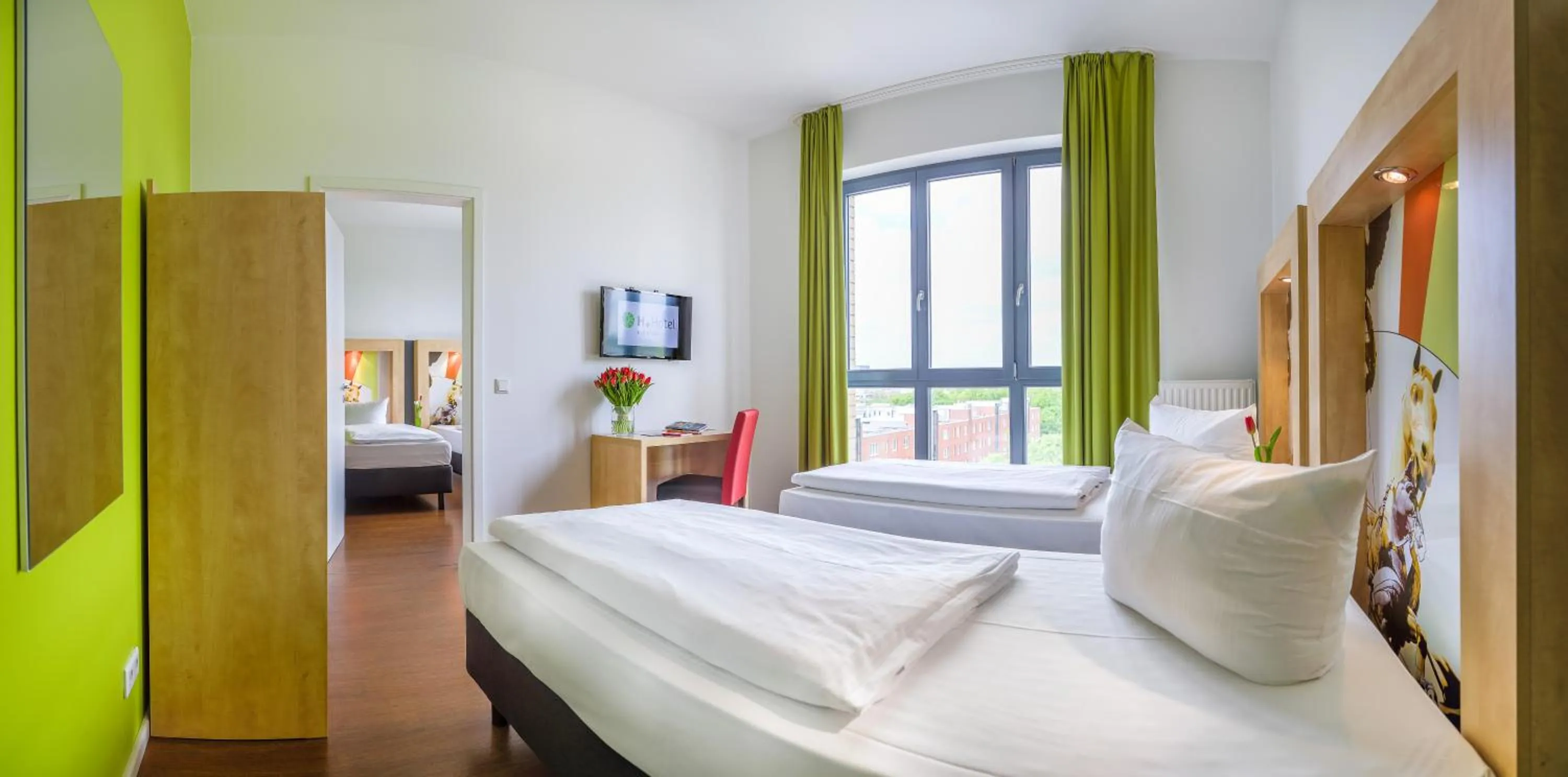 Bed in H+ Hotel 4Youth