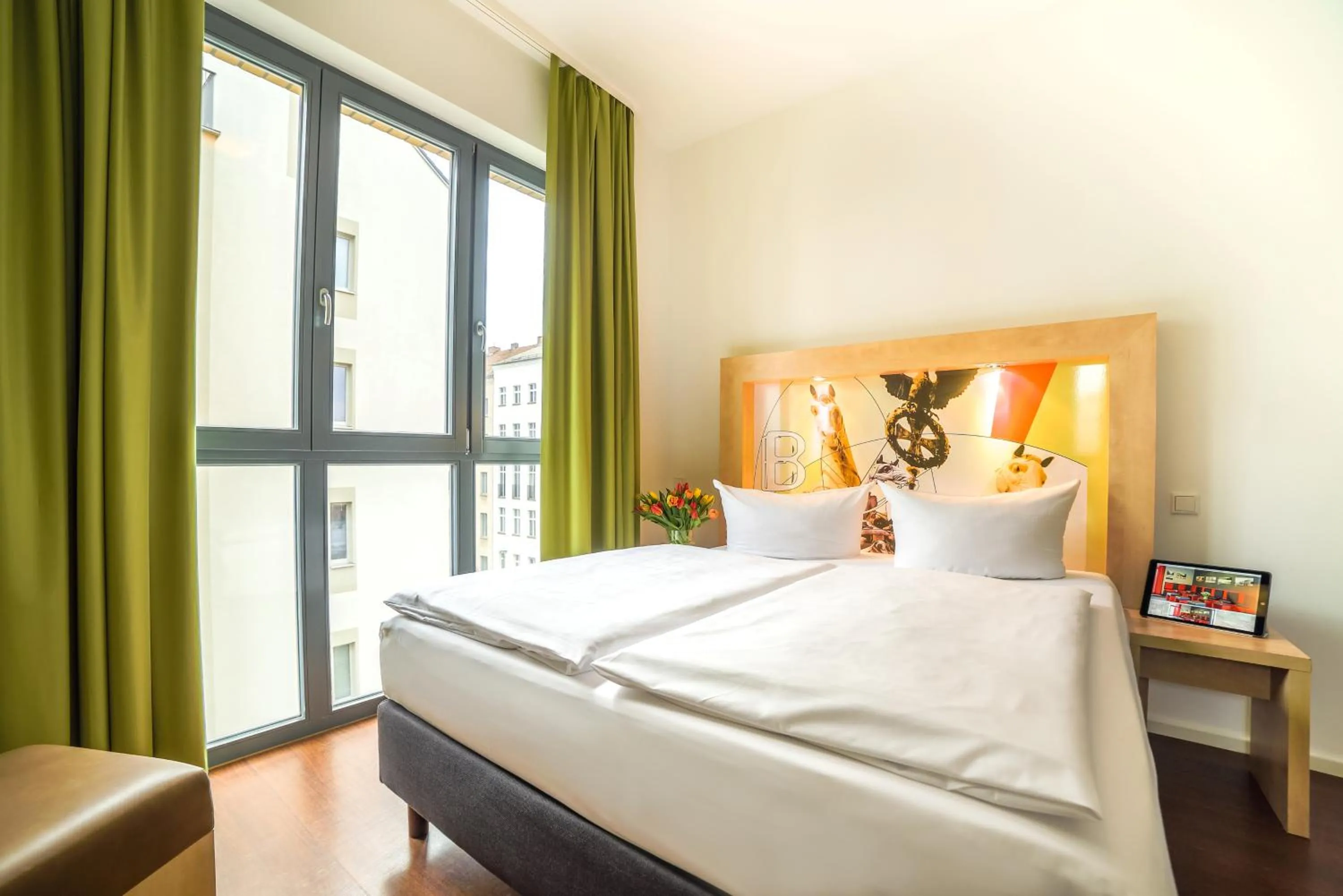 Bed in H+ Hotel 4Youth