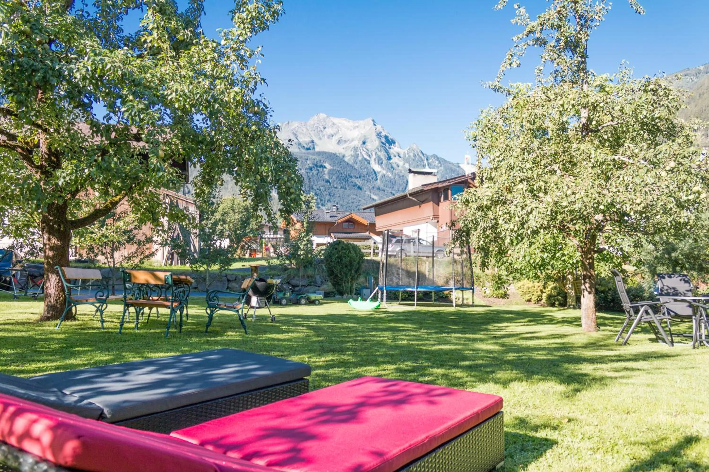 Spring in Apart Central – Premium Mountain&Garden