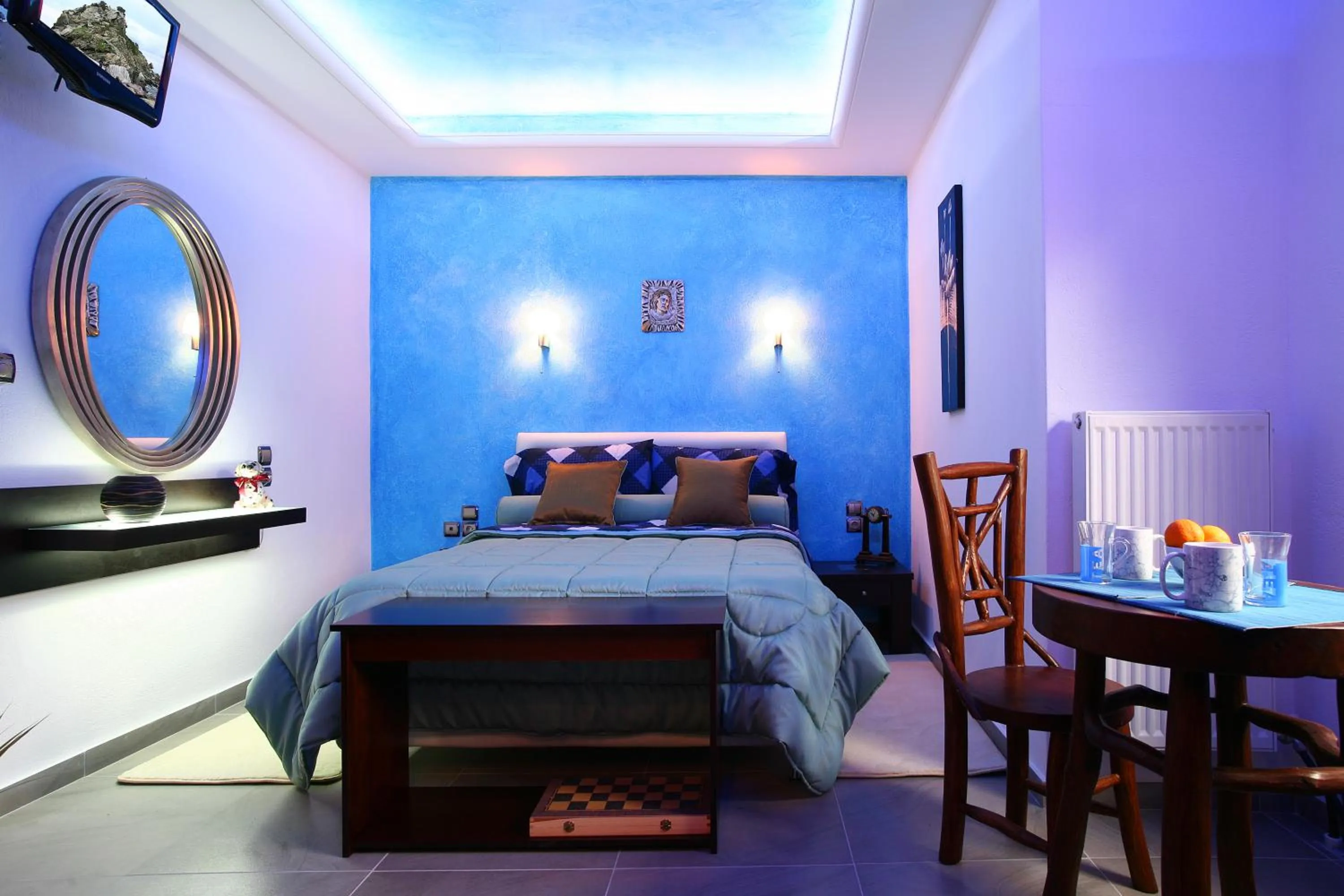 Photo of the whole room, Bed in Aegean Wave - Faros
