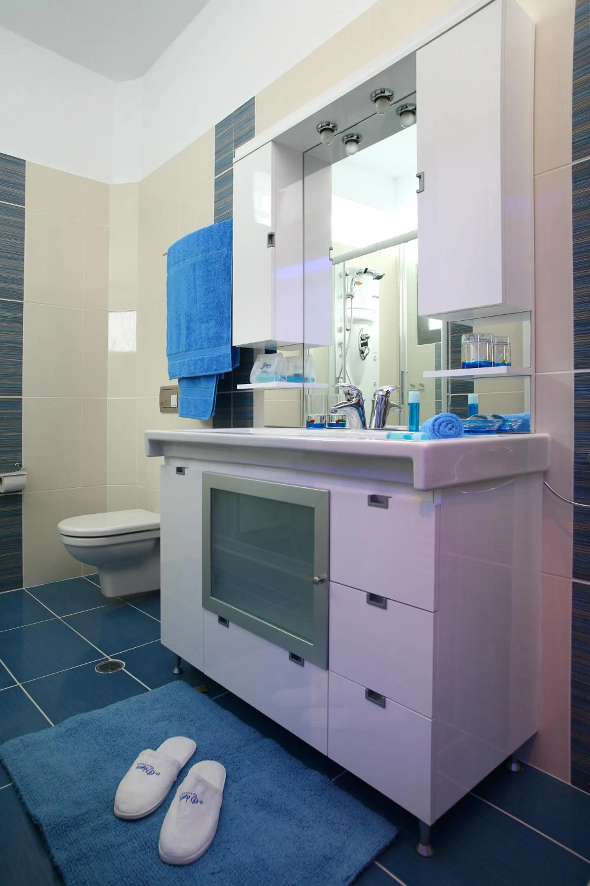 Bathroom in Aegean Wave - Faros