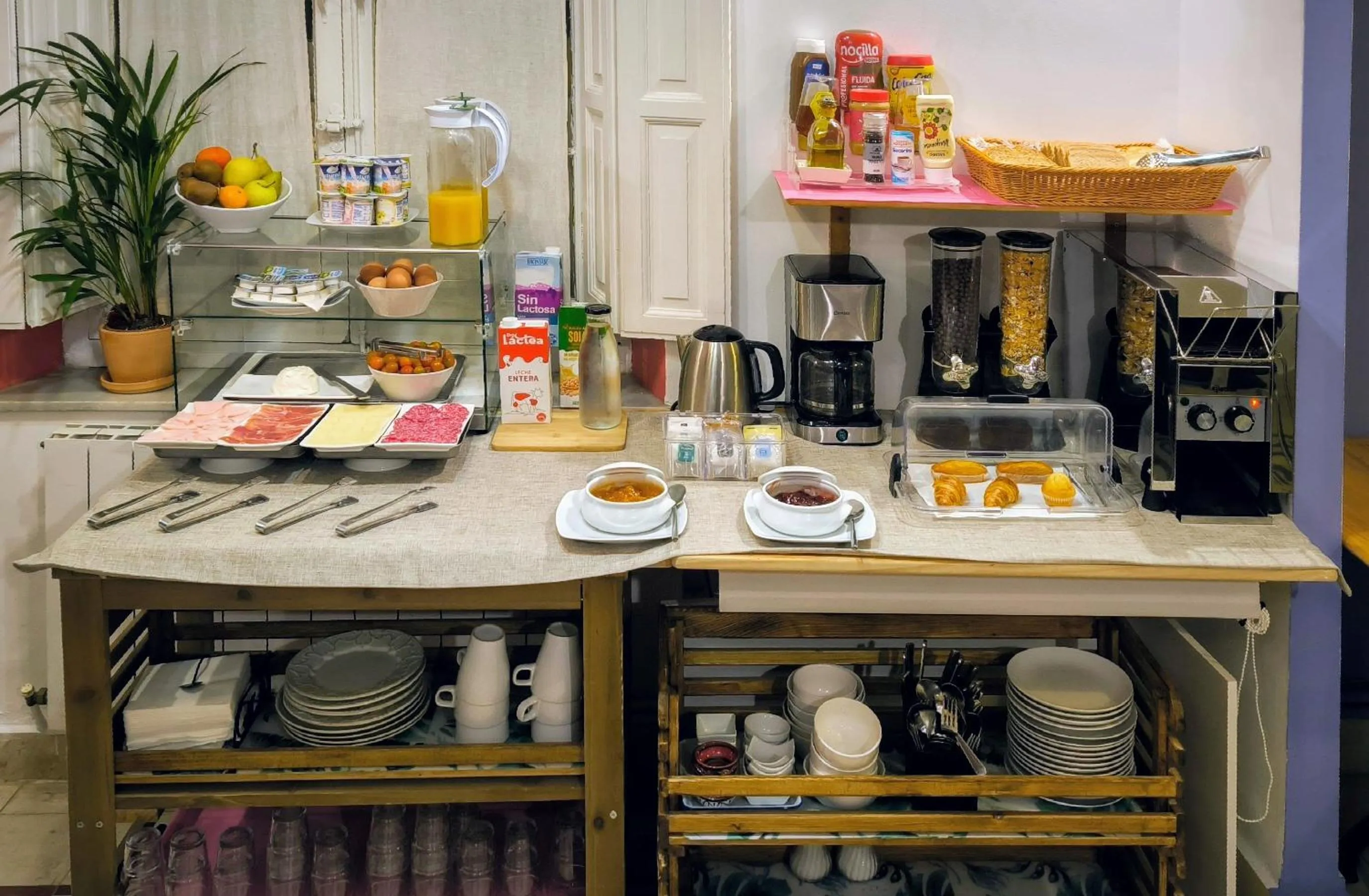 Breakfast in Villa Alicia Guest House