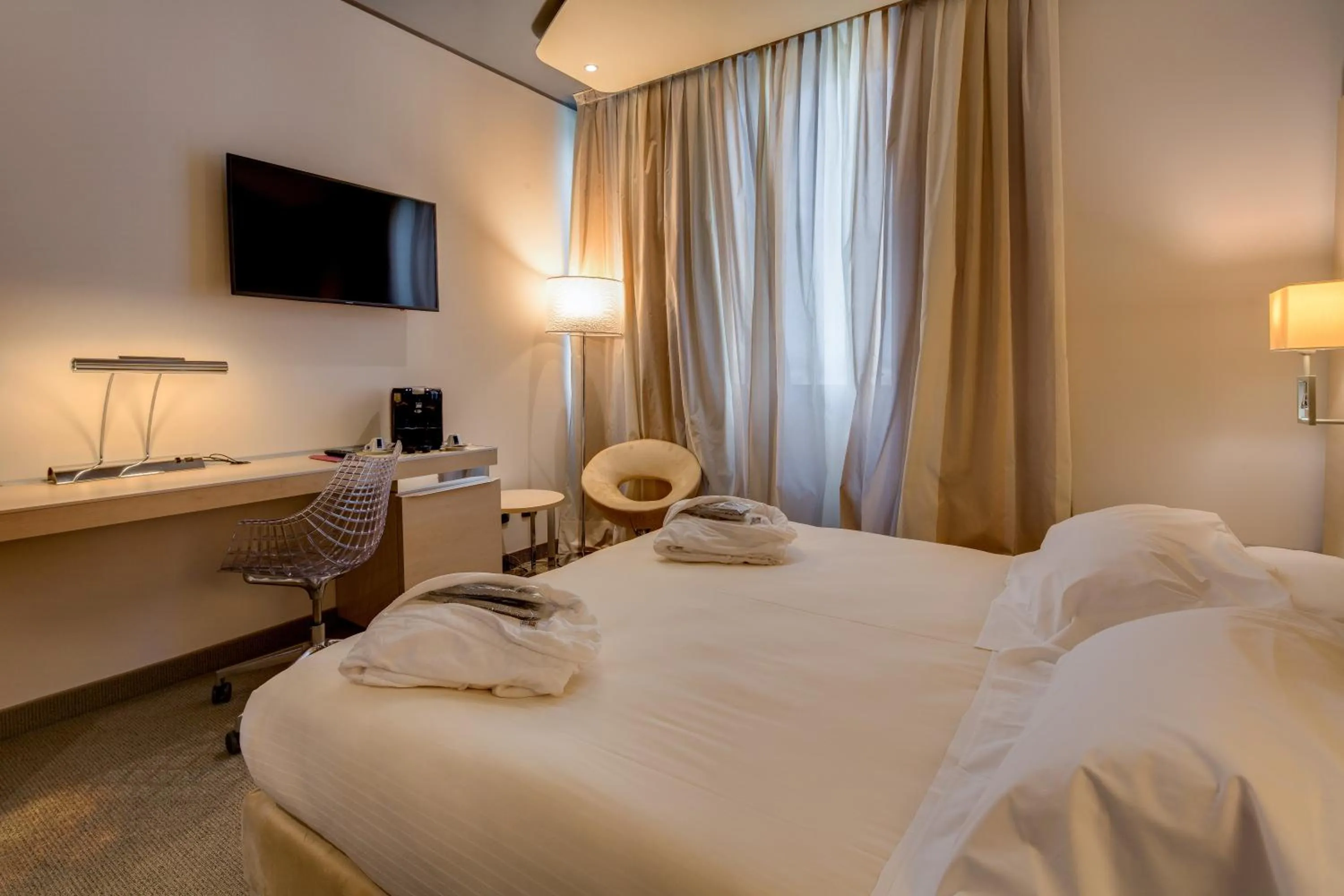 Photo of the whole room, Bed in Best Western Plus Hotel Expo