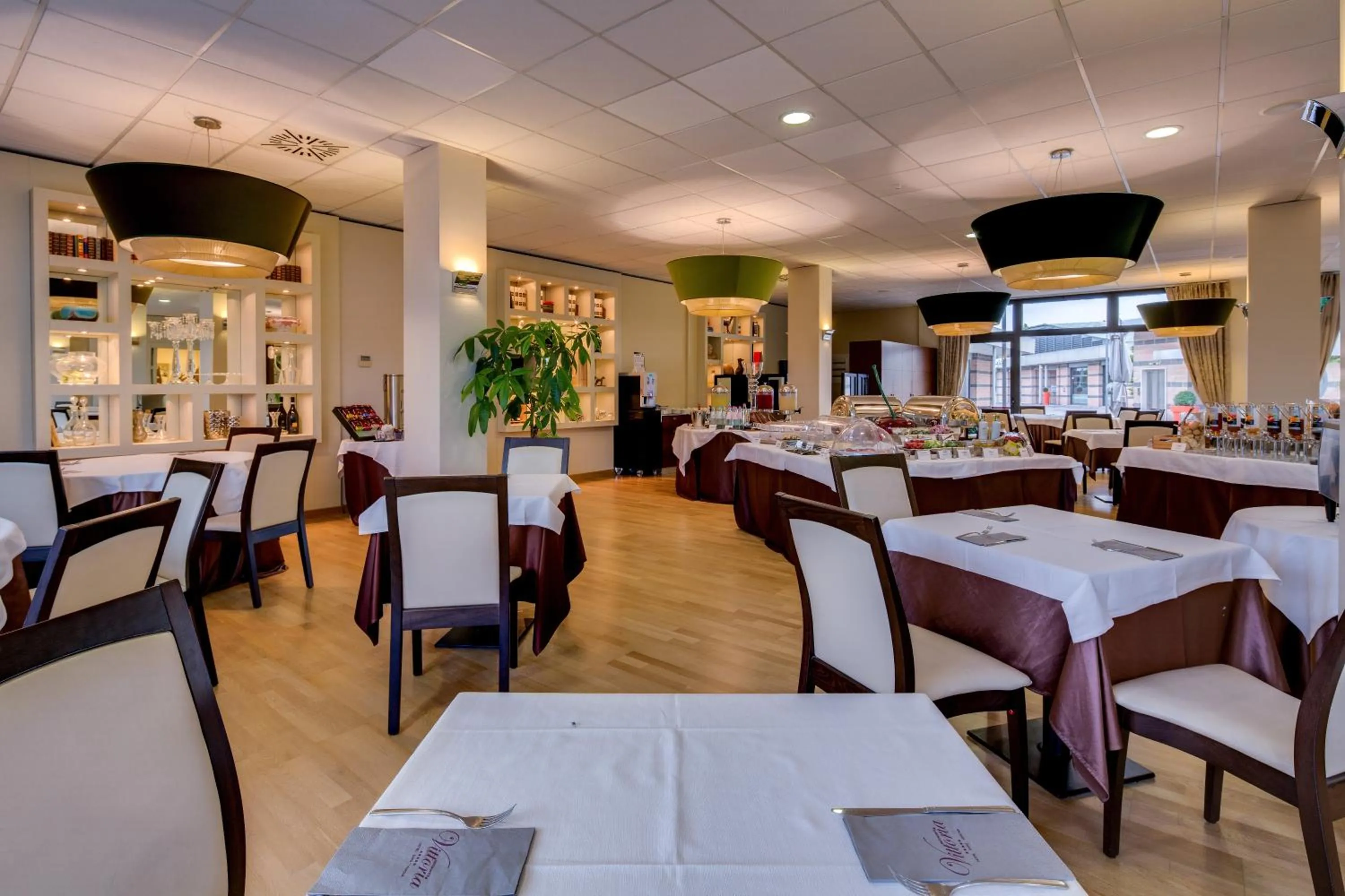 Restaurant/places to eat in Best Western Plus Hotel Expo