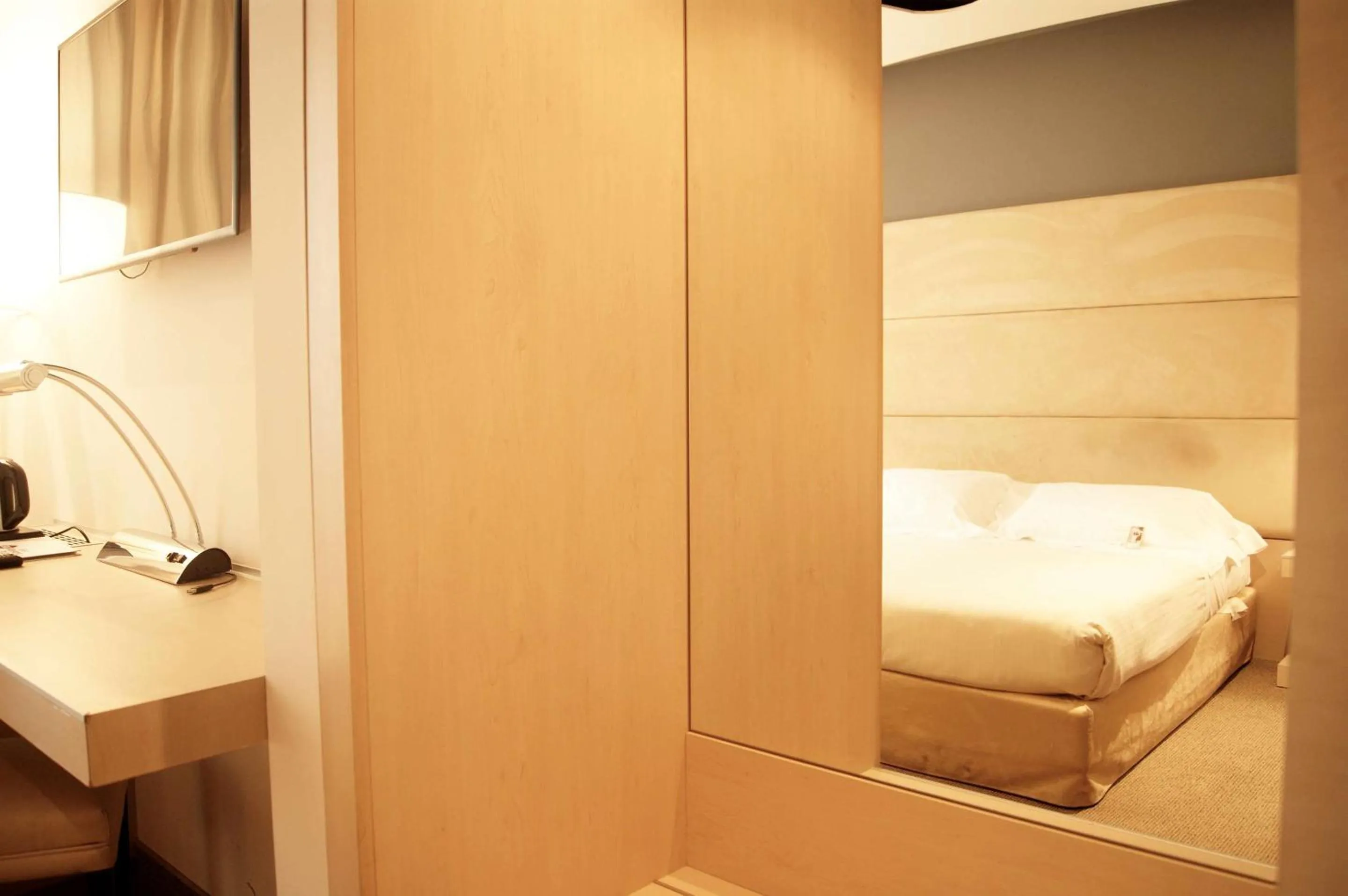 Photo of the whole room, Bed in Best Western Plus Hotel Expo