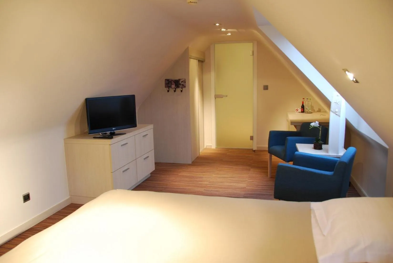 TV and multimedia, Bed in Hotel Rubens