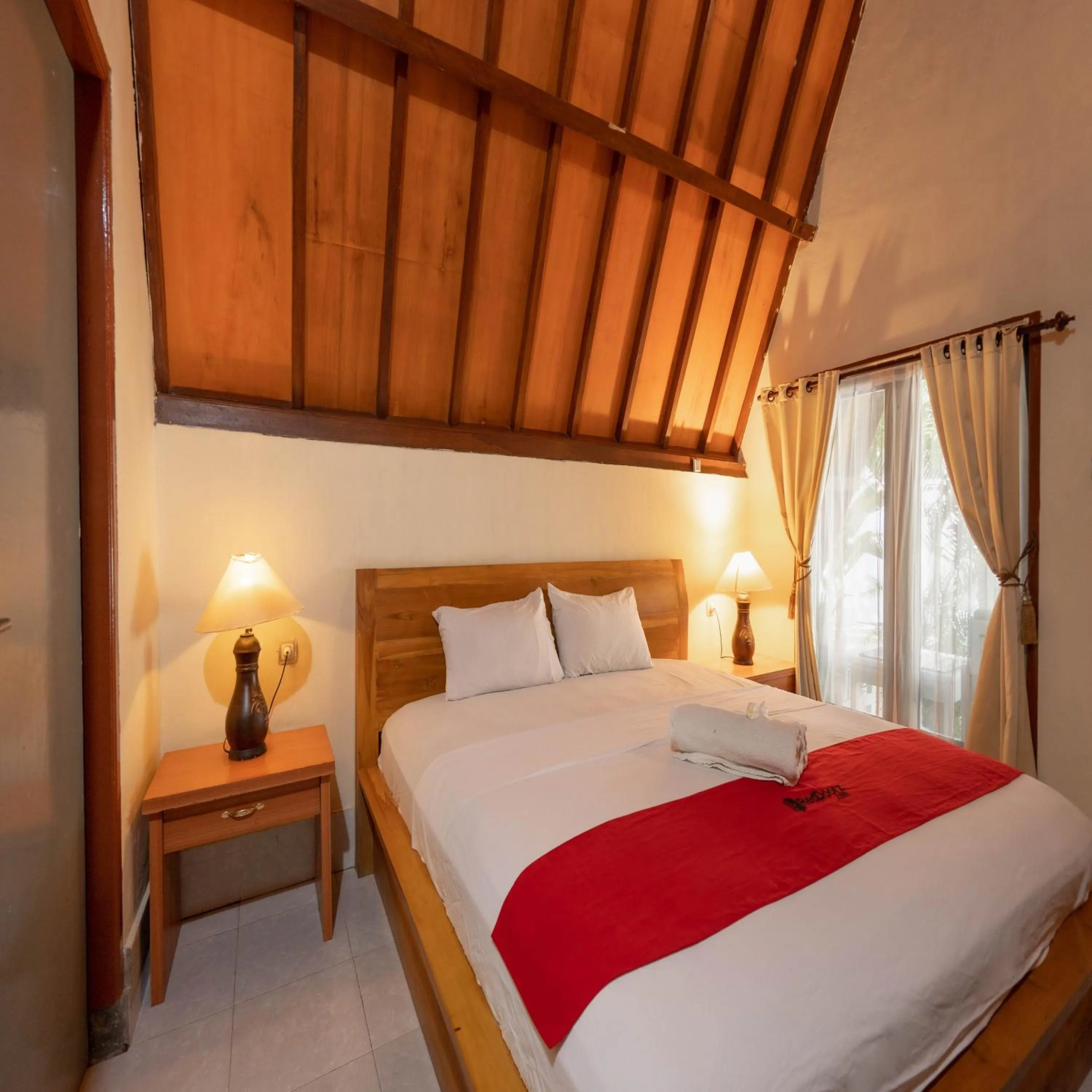 Bedroom, Bed in RedDoorz at Ocean 2 Gili Trawangan