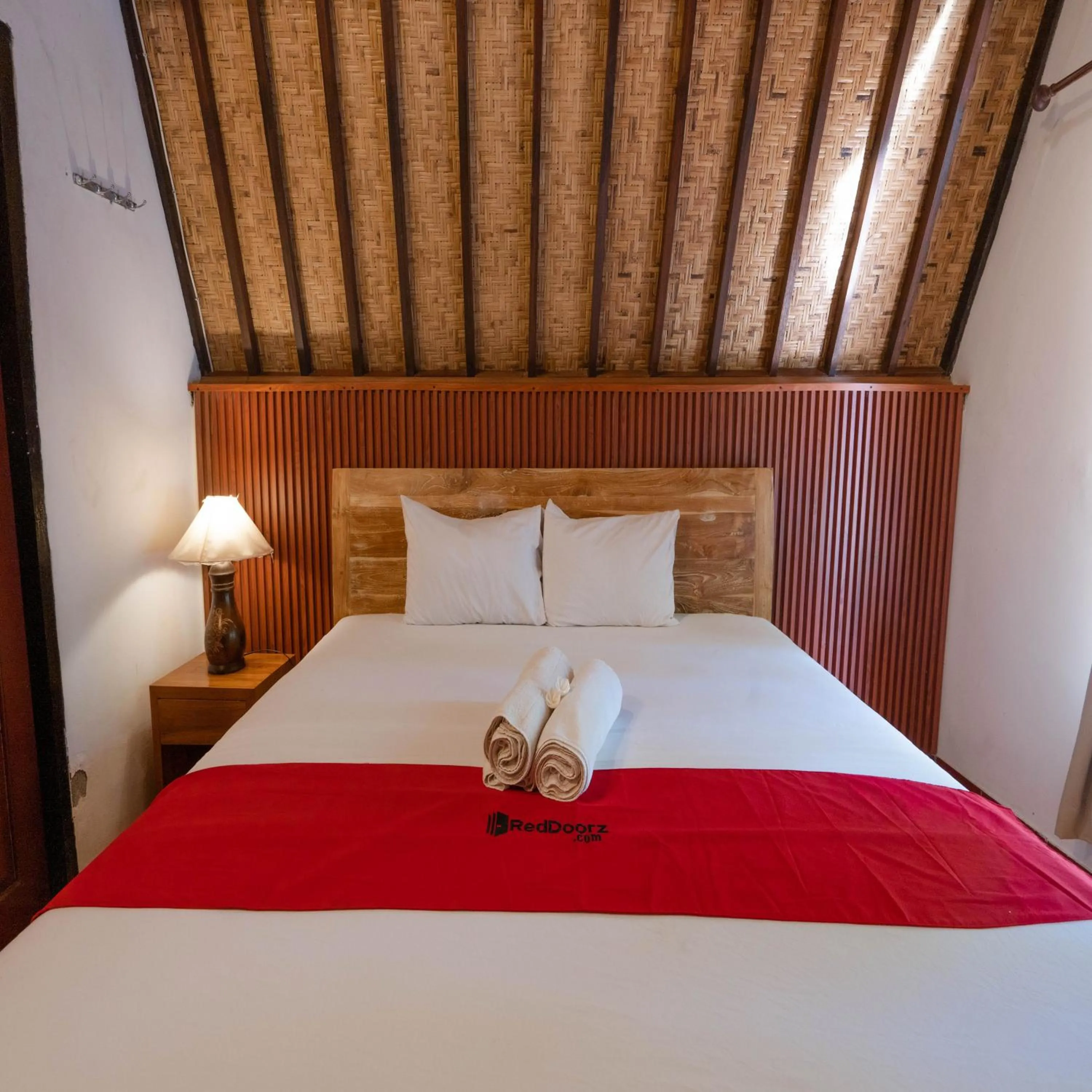 Bedroom, Bed in RedDoorz at Ocean 2 Gili Trawangan