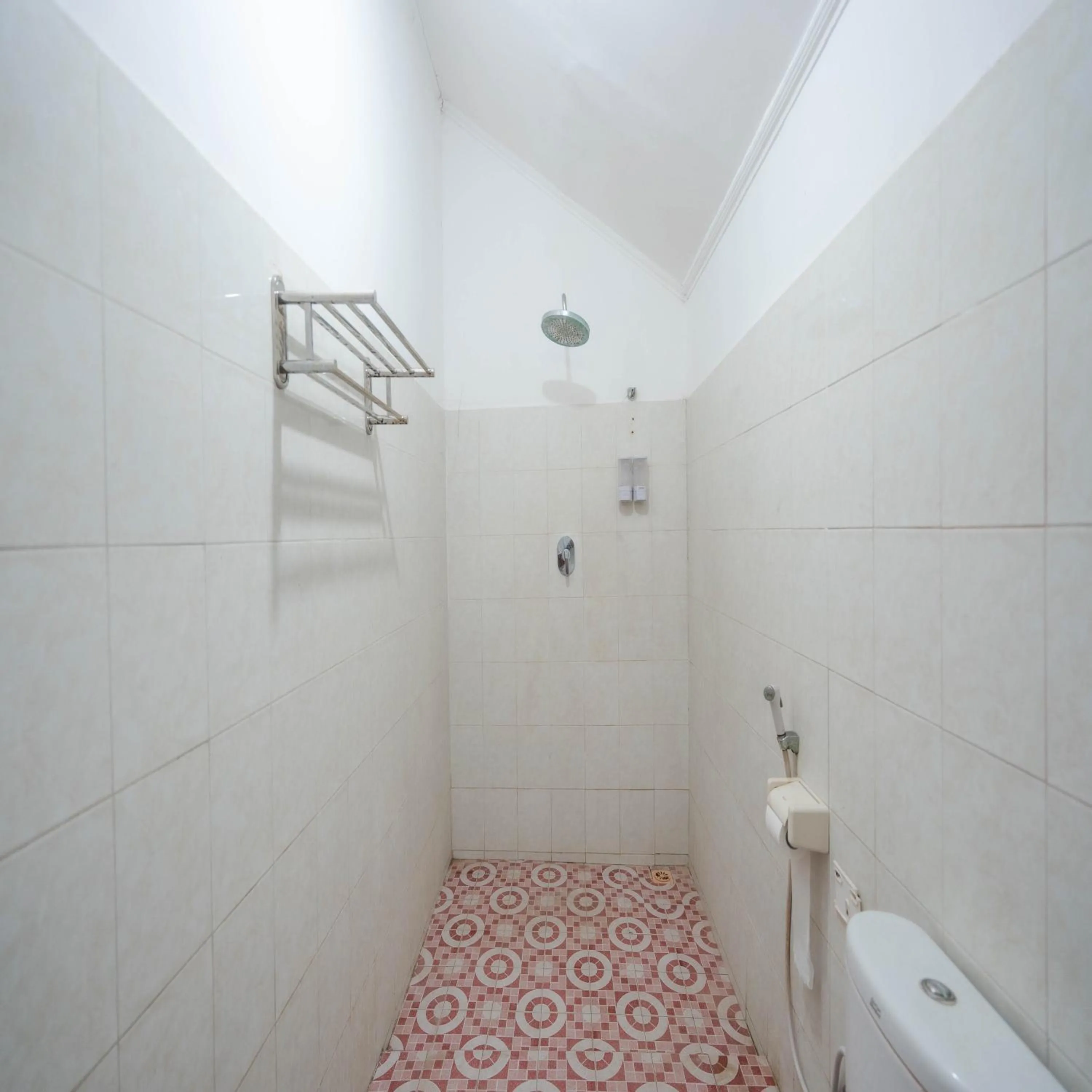 Bathroom in RedDoorz at Ocean 2 Gili Trawangan