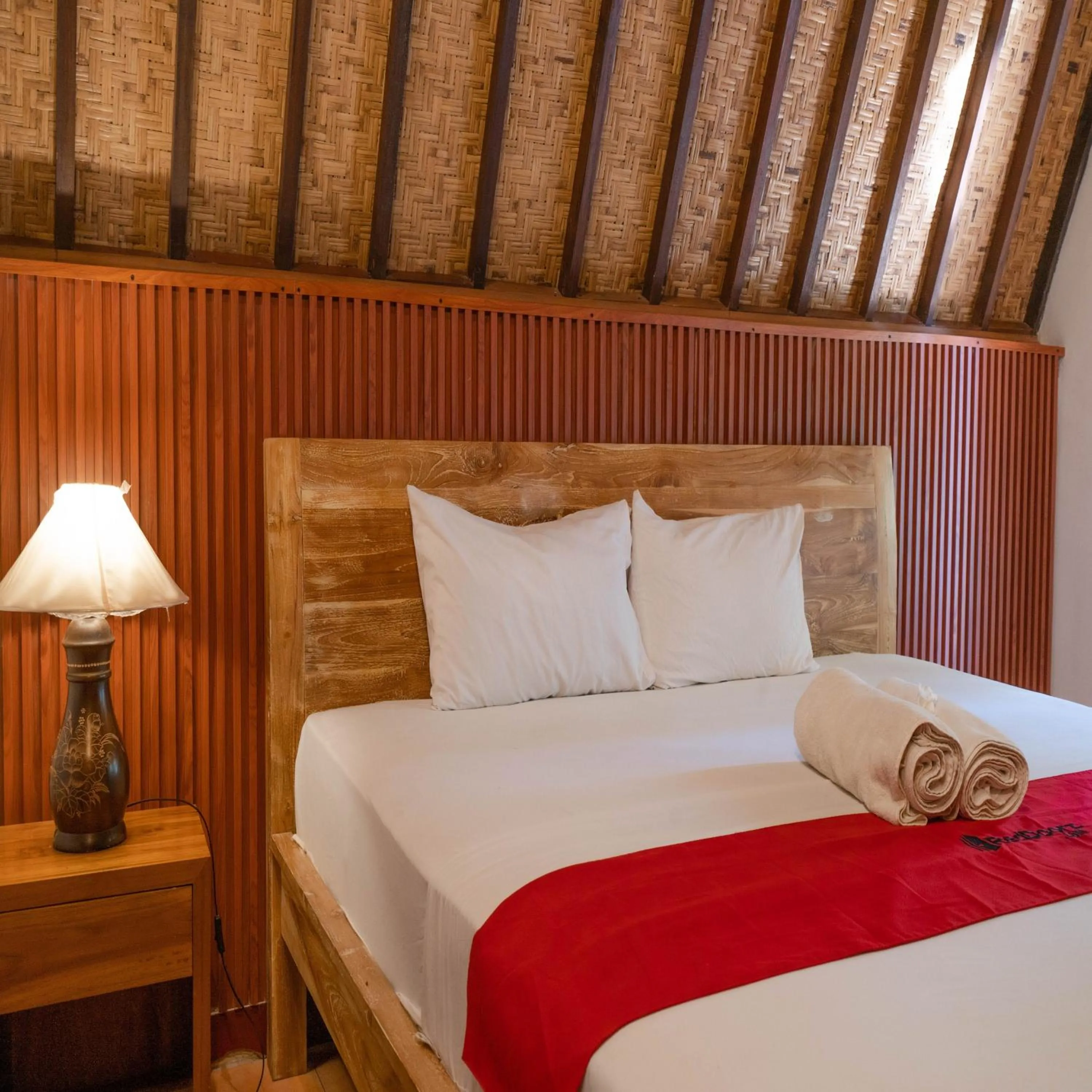 Bedroom, Bed in RedDoorz at Ocean 2 Gili Trawangan
