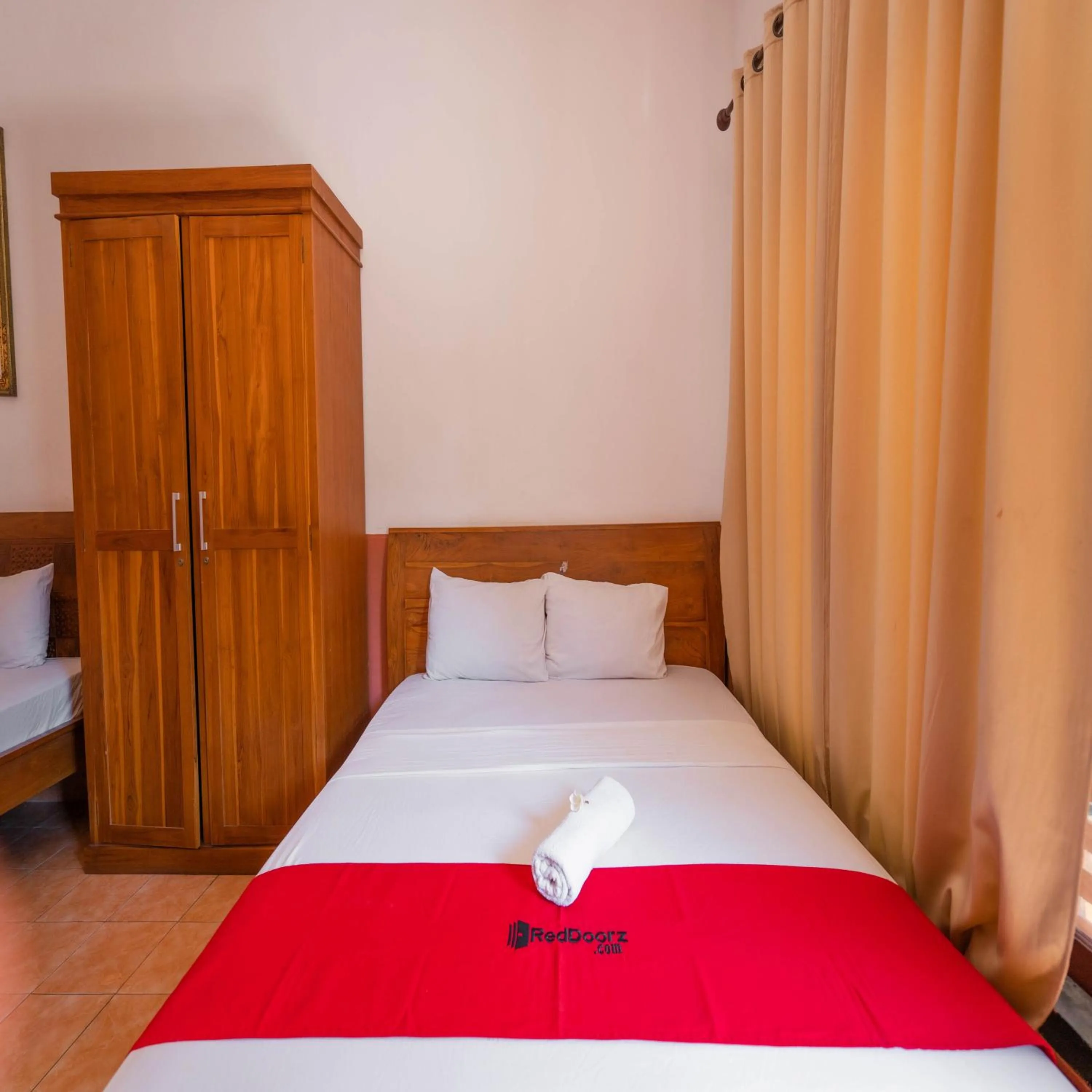 Bedroom, Bed in RedDoorz at Ocean 2 Gili Trawangan