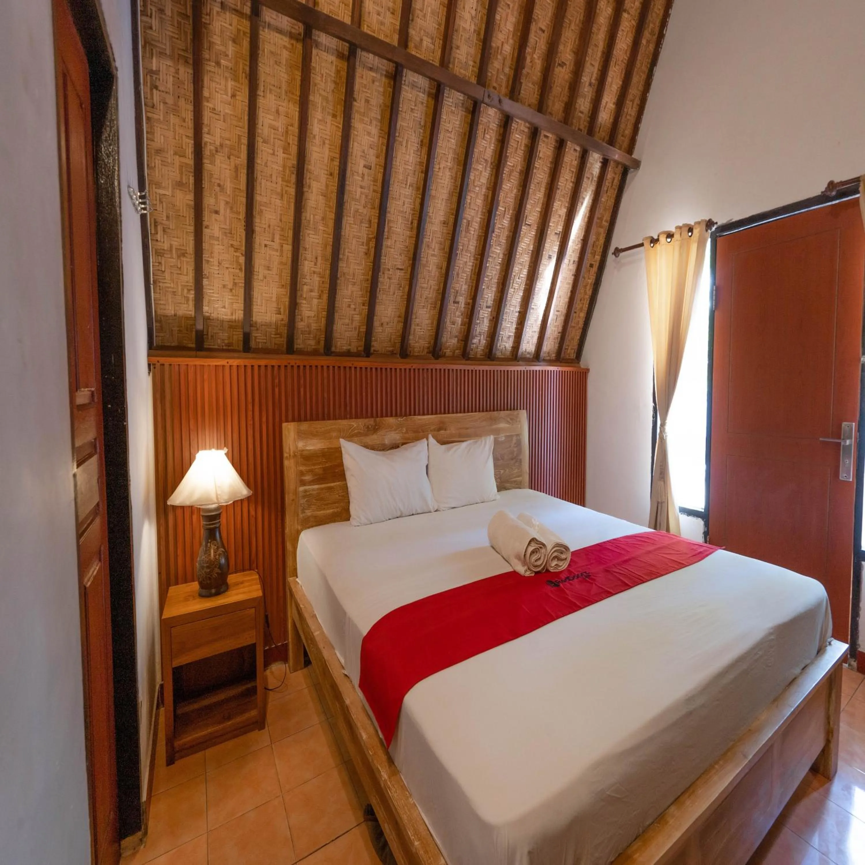 Bedroom, Bed in RedDoorz at Ocean 2 Gili Trawangan