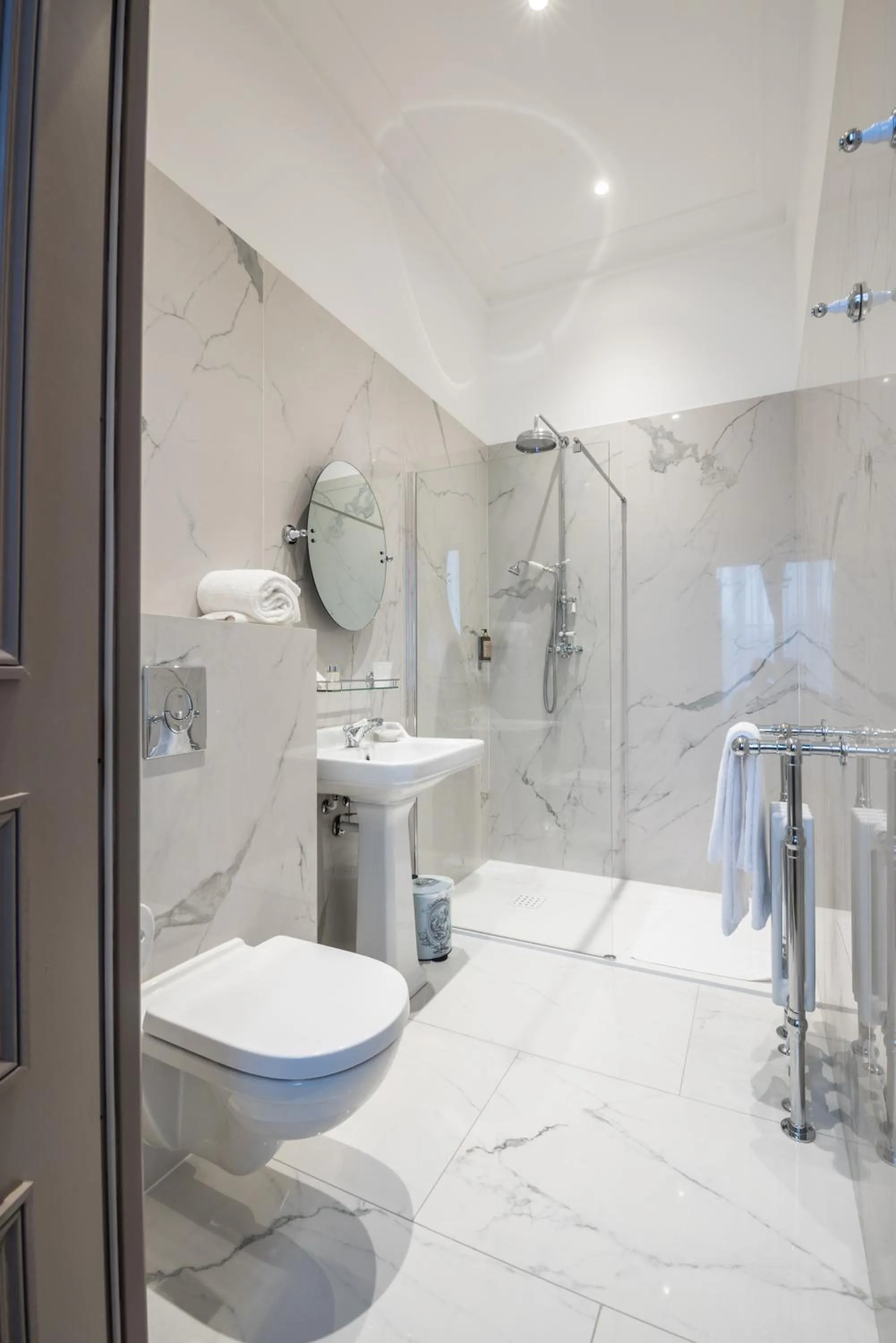 Bathroom in Château de Montabert