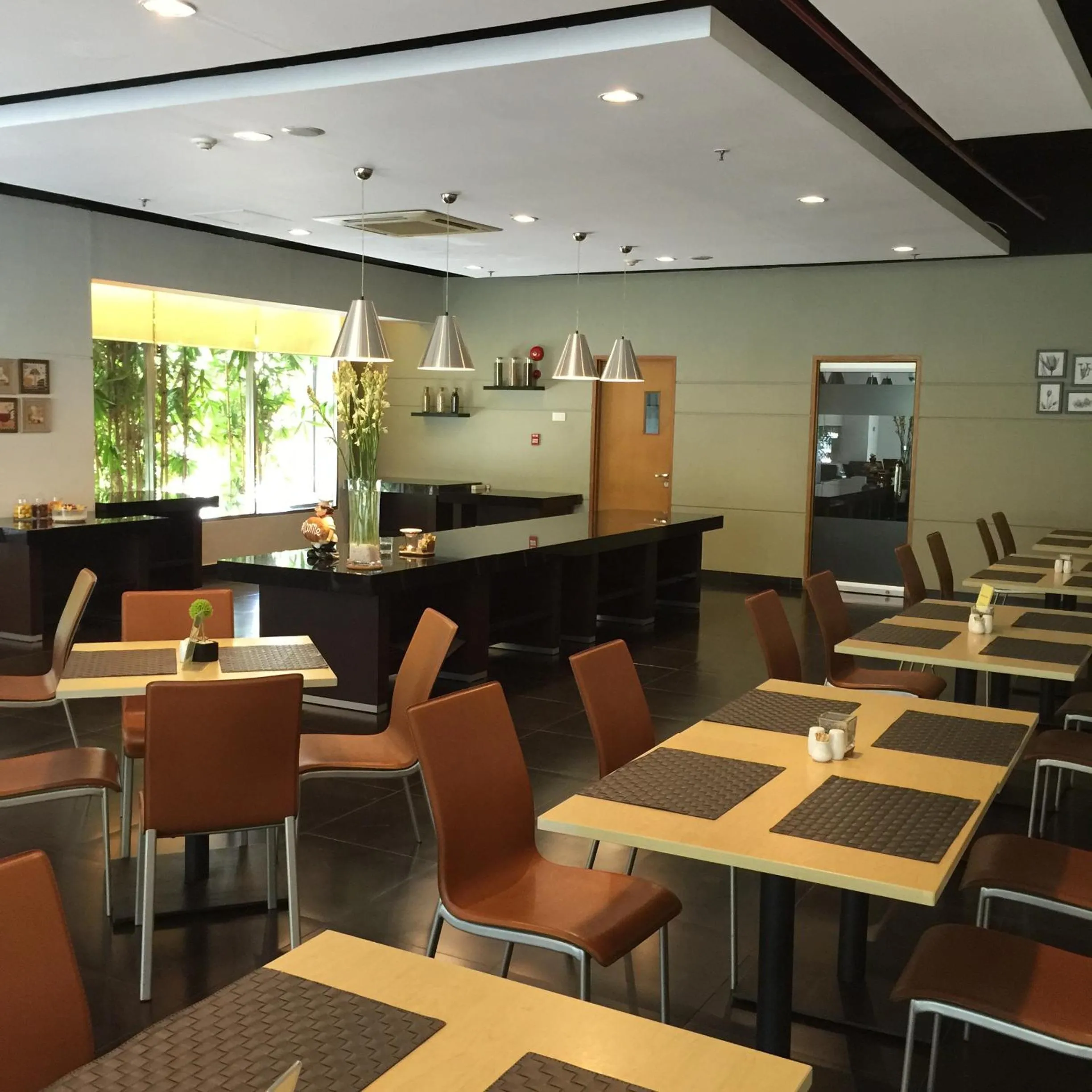 Restaurant/places to eat in Triniti Hotel Gajah Mada