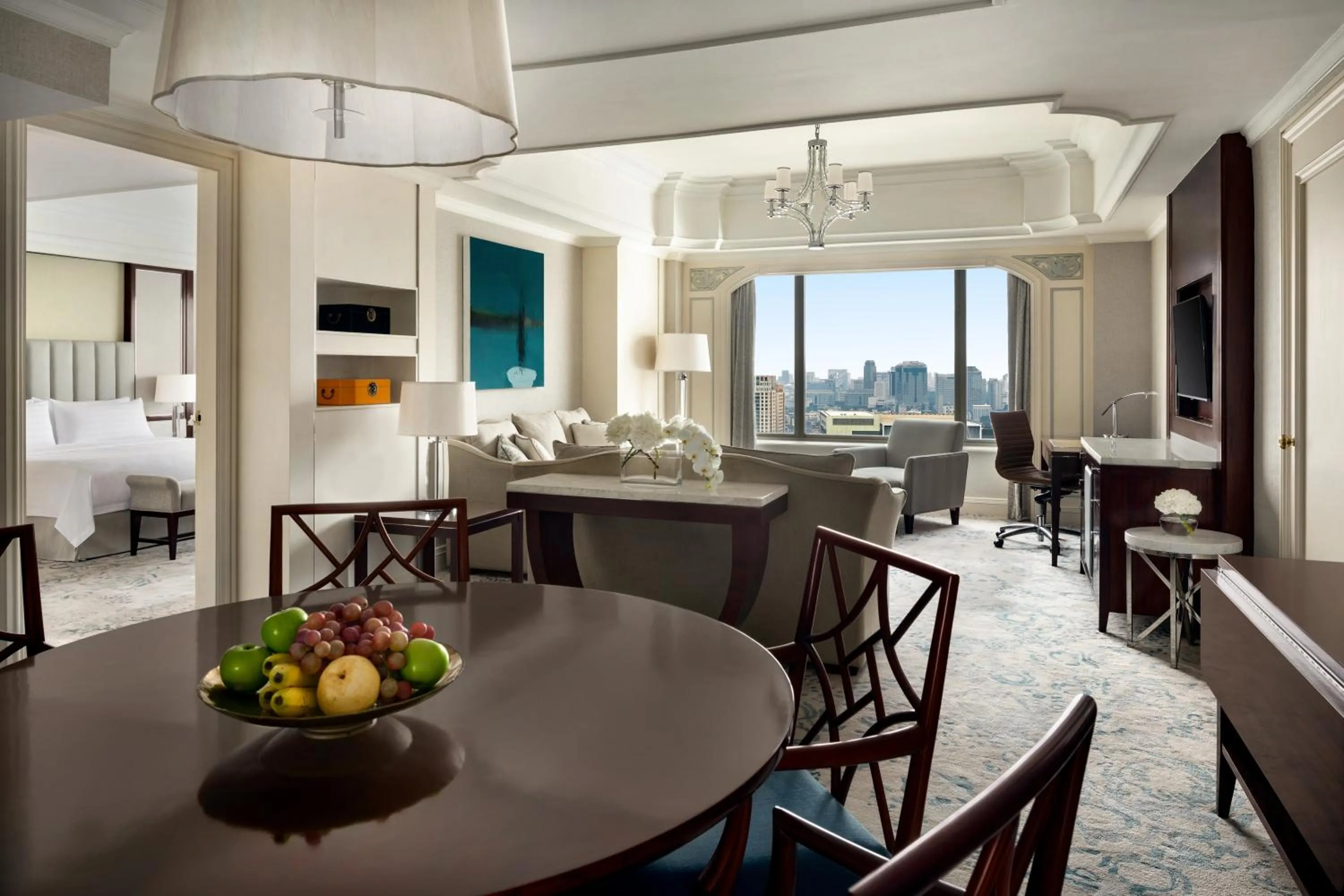 Bedroom in Shangri-La Jakarta