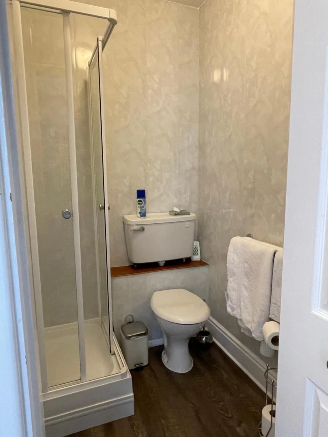 Shower in Ashdale Guesthouse