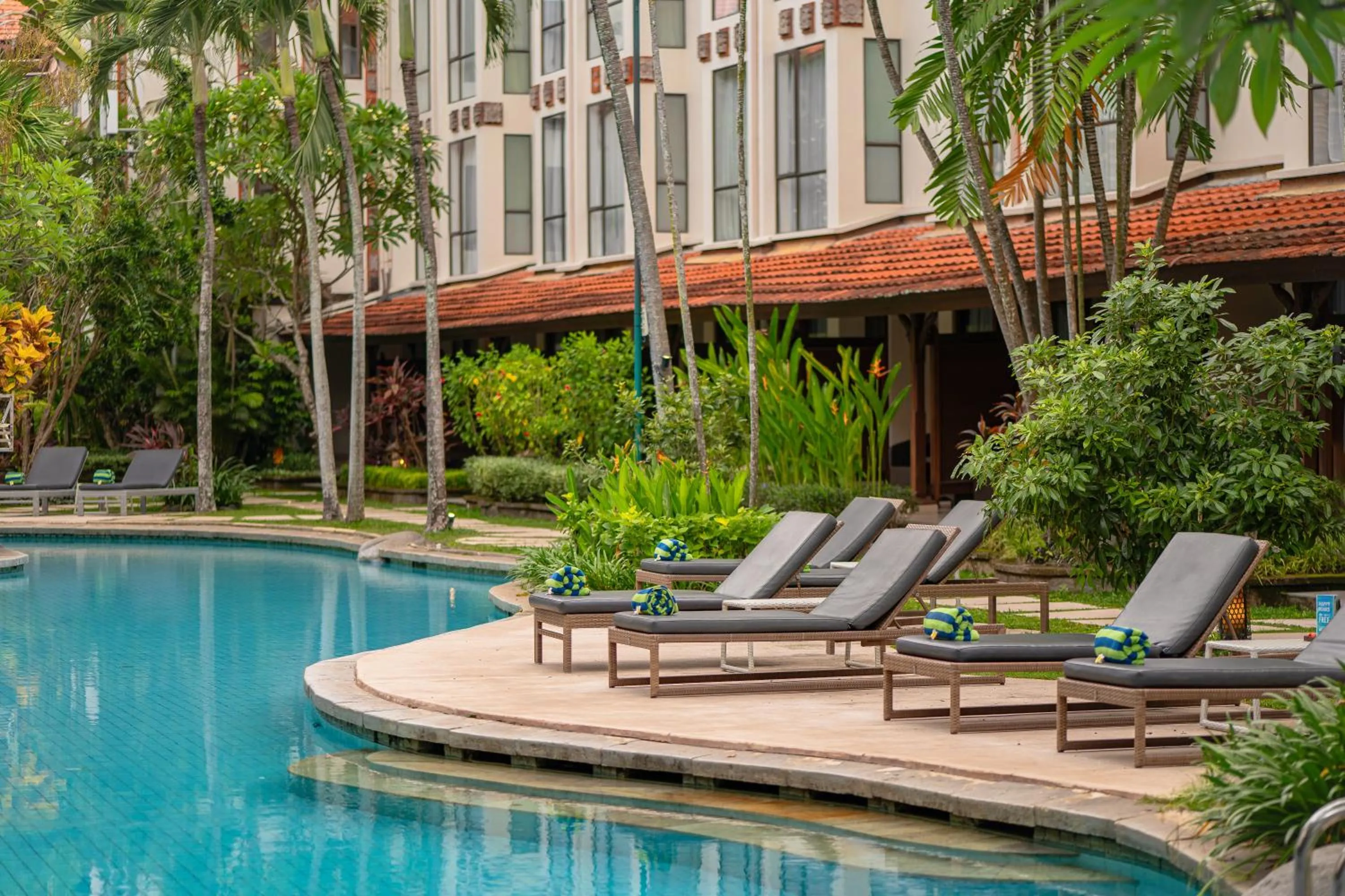 Swimming pool in Prime Plaza Hotel Sanur – Bali
