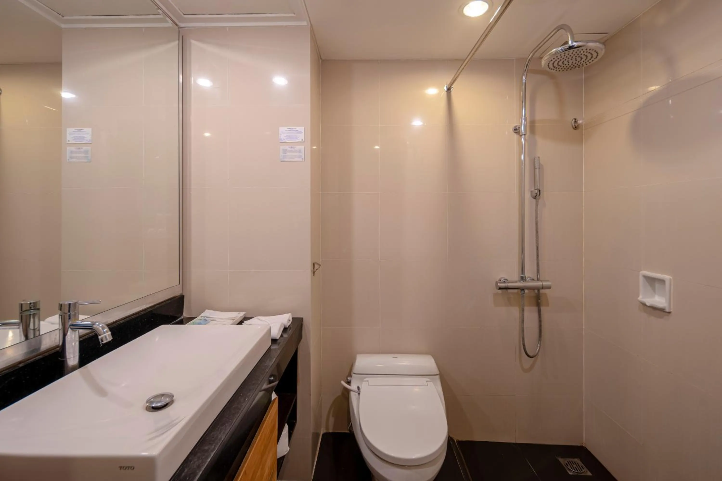 Toilet in Prime Plaza Hotel Sanur – Bali