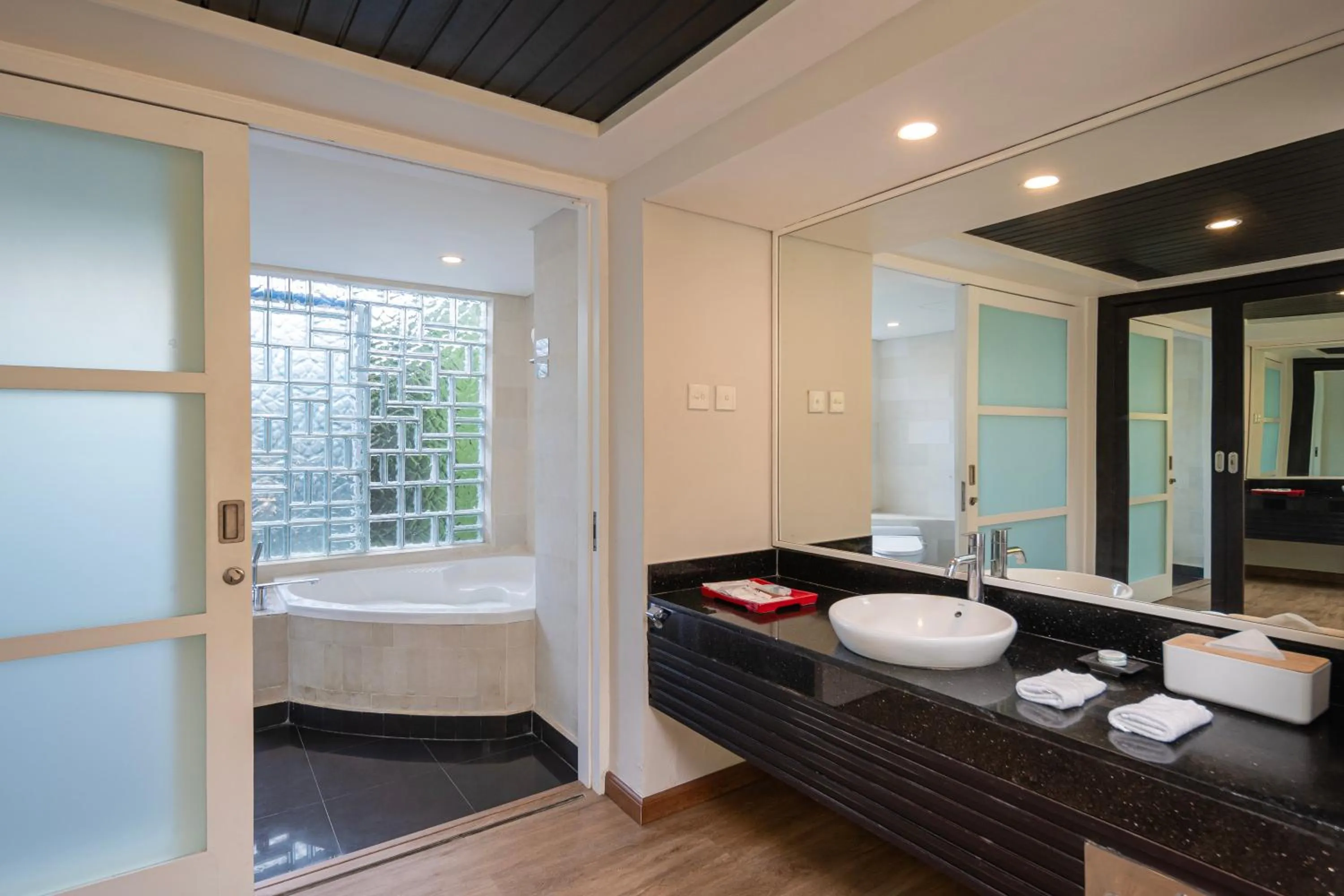 Bathroom in Prime Plaza Hotel Sanur – Bali