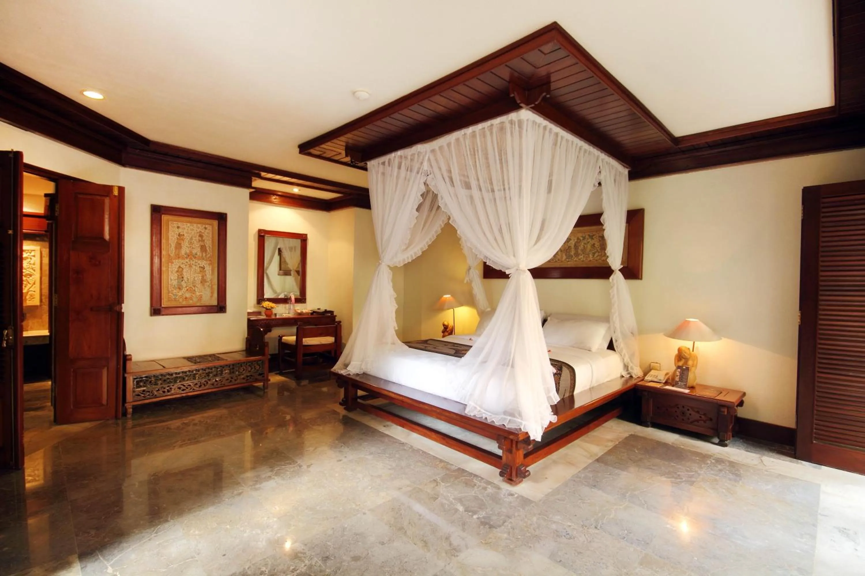 Bedroom, Bed in Grand Balisani Suites Hotel