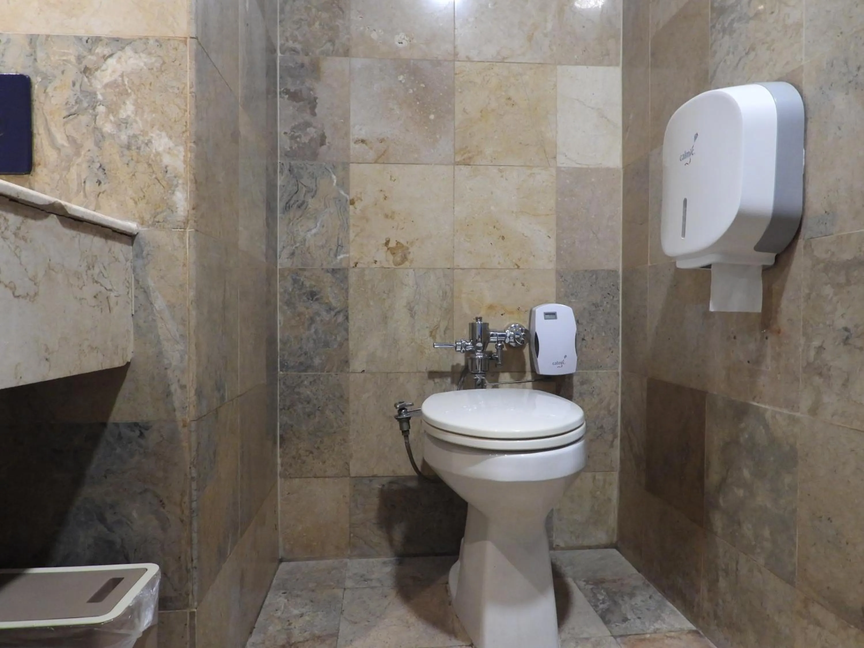 Bathroom in Travellers Hotel Jakarta