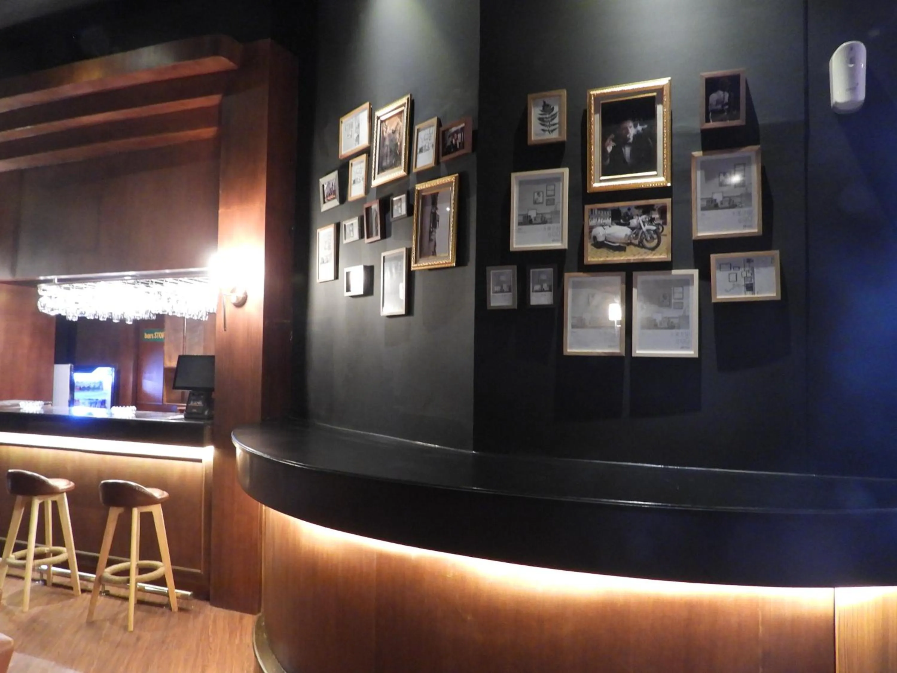 Lounge or bar in Travellers Hotel Jakarta