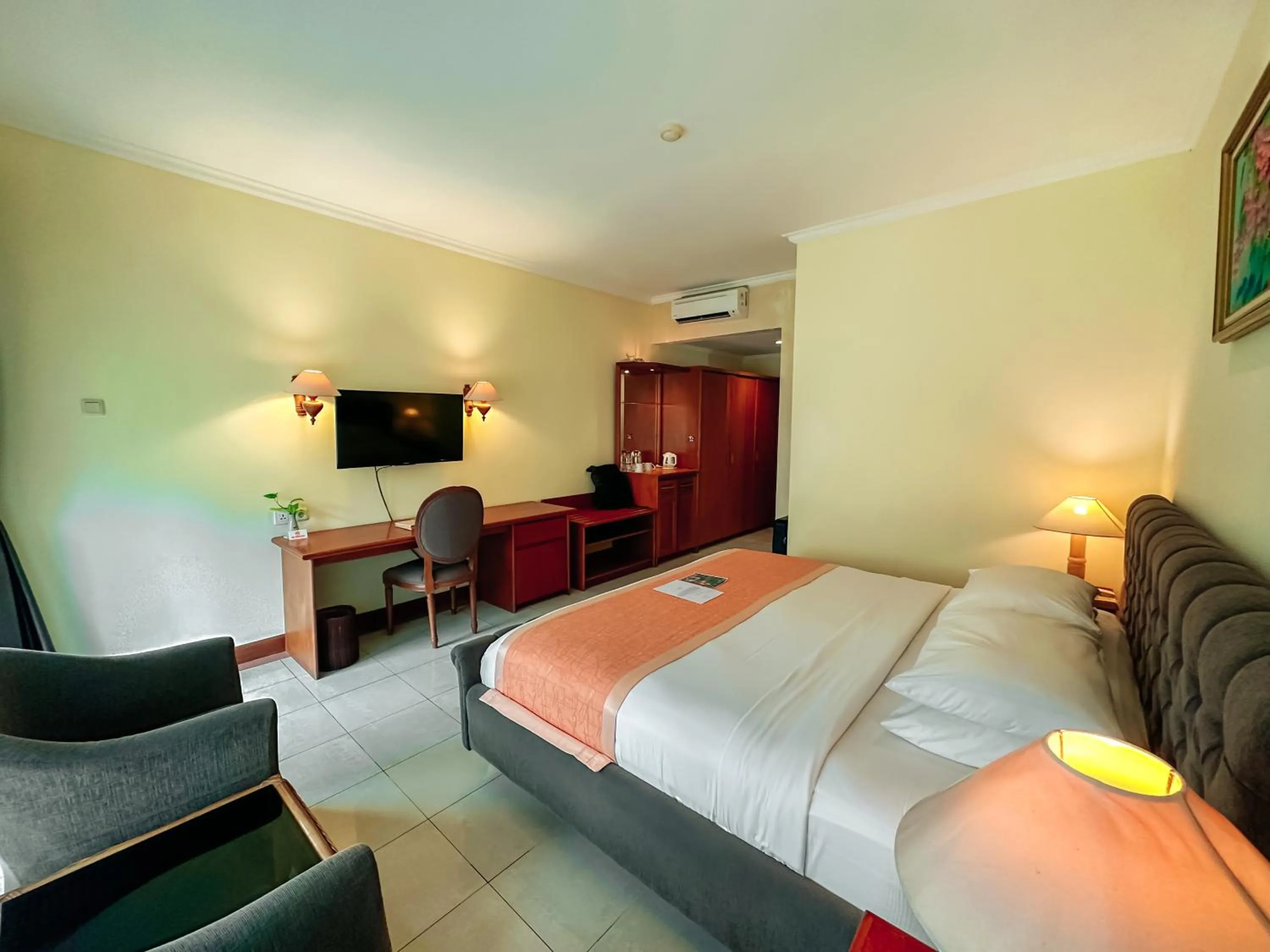 Bed in Parigata Resorts and Spa