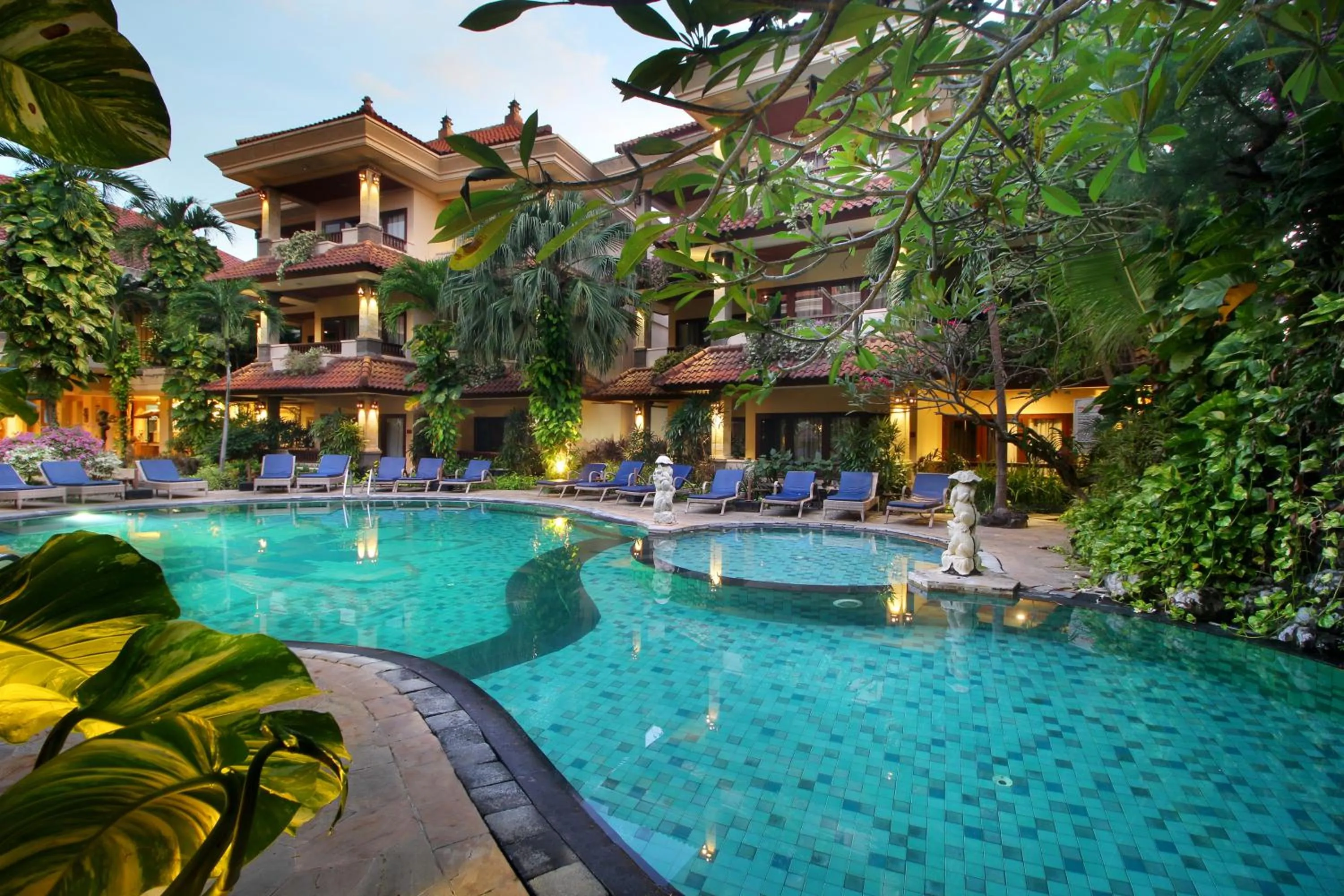 Swimming pool in Parigata Resorts and Spa