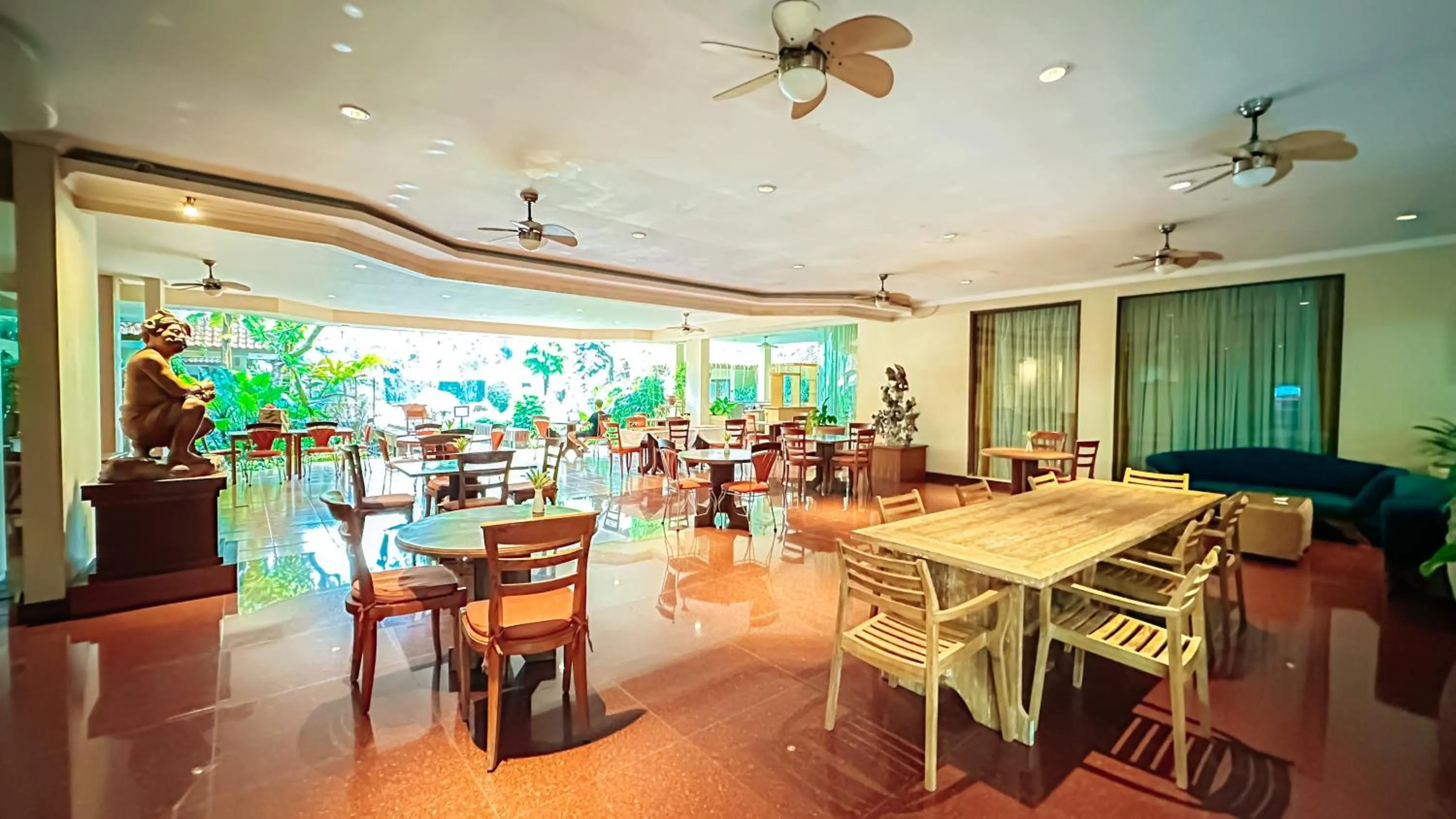 Restaurant/places to eat in Parigata Resorts and Spa