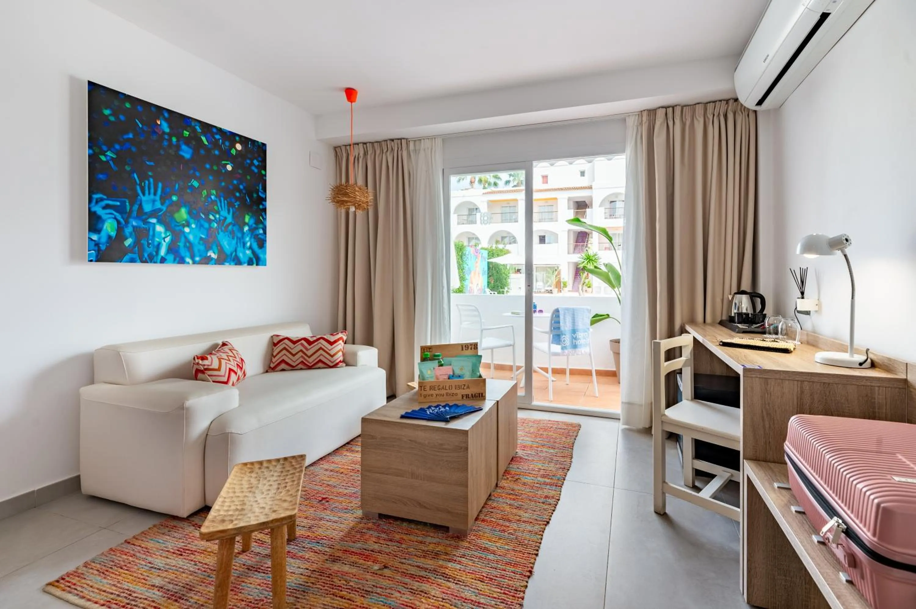 Seating area, Bed in Hotel Vibra Bossa Flow - Adults only