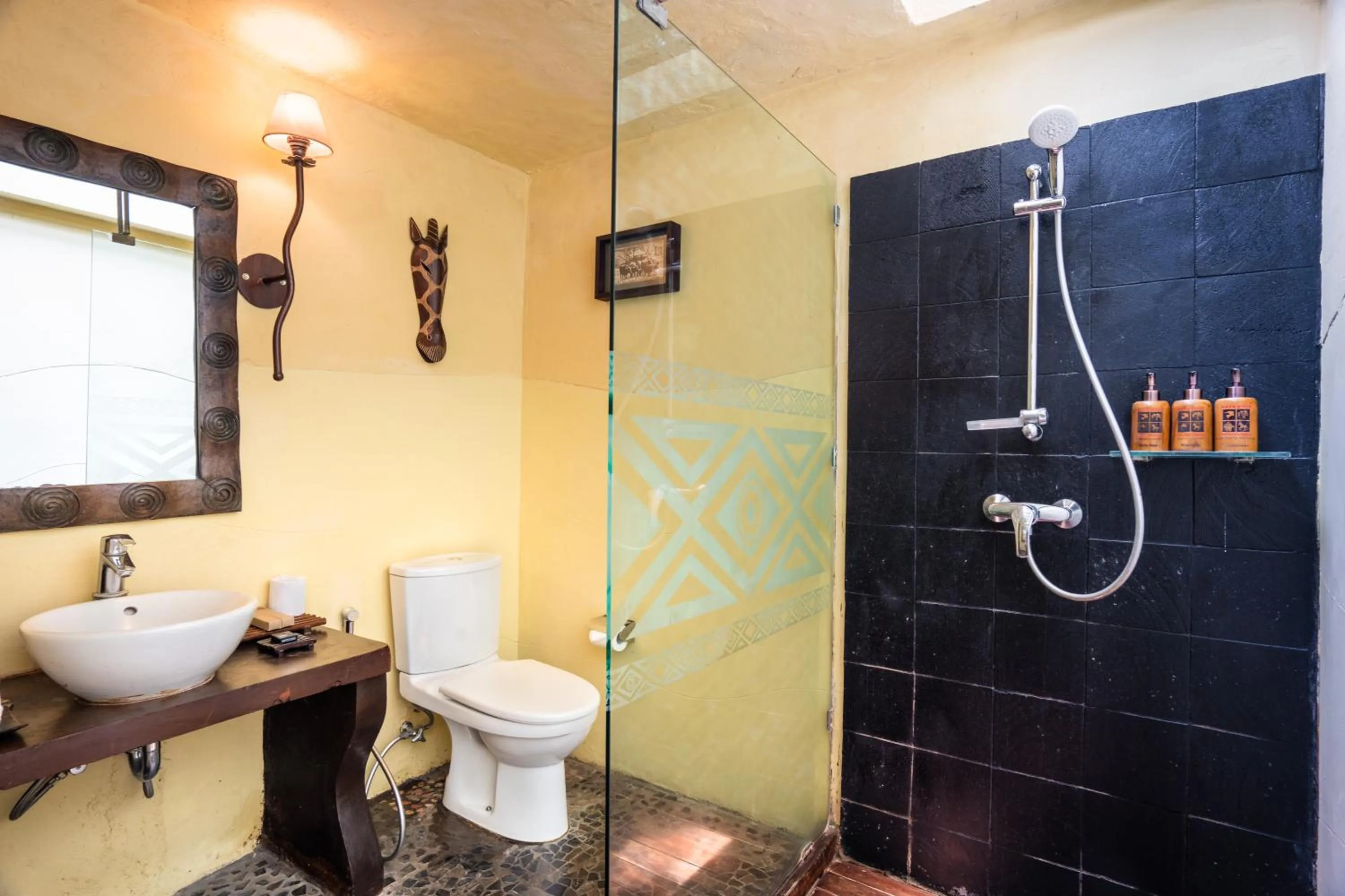 Shower in Mara River Safari Lodge Bali