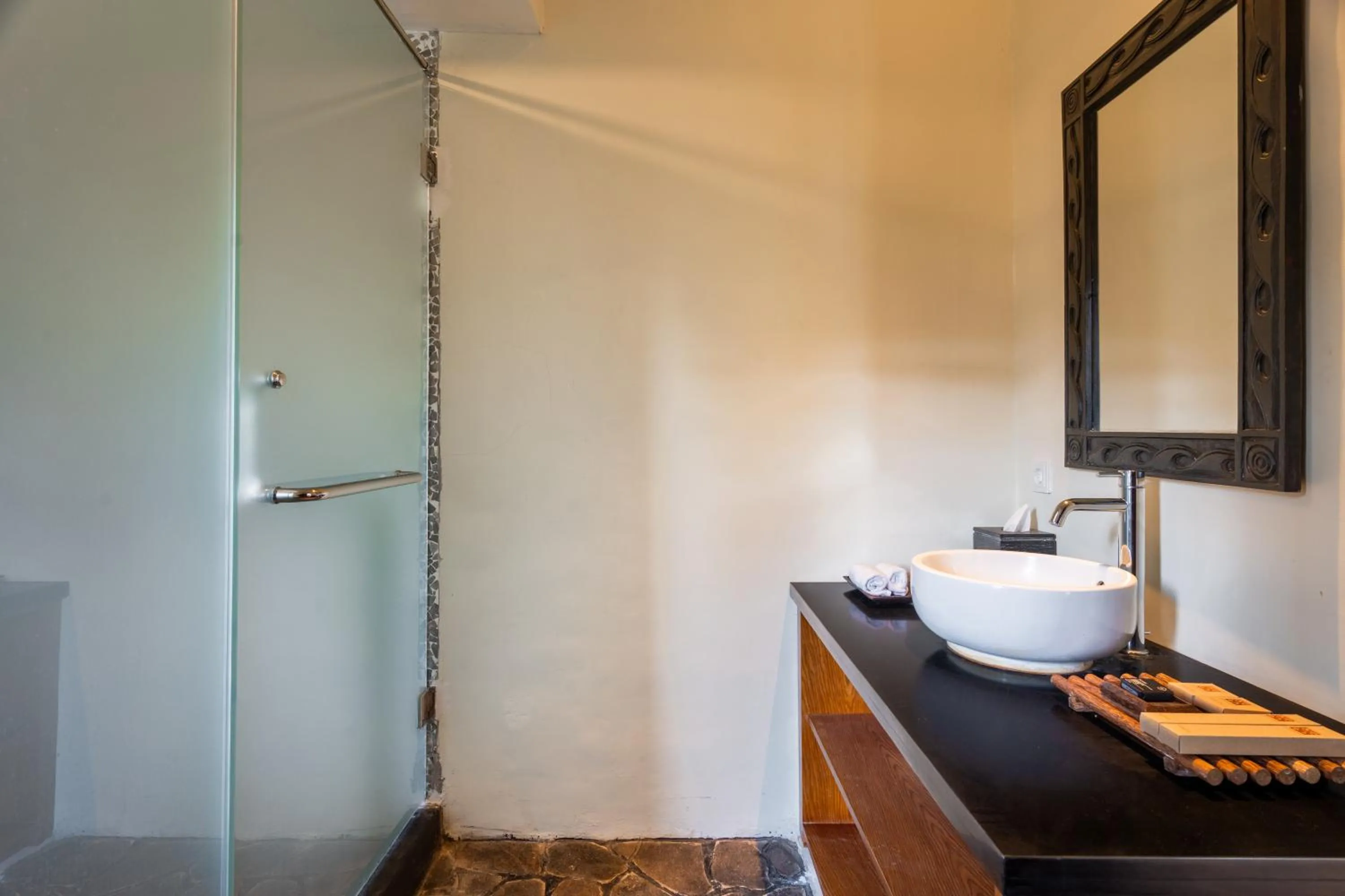 Bathroom in Mara River Safari Lodge Bali