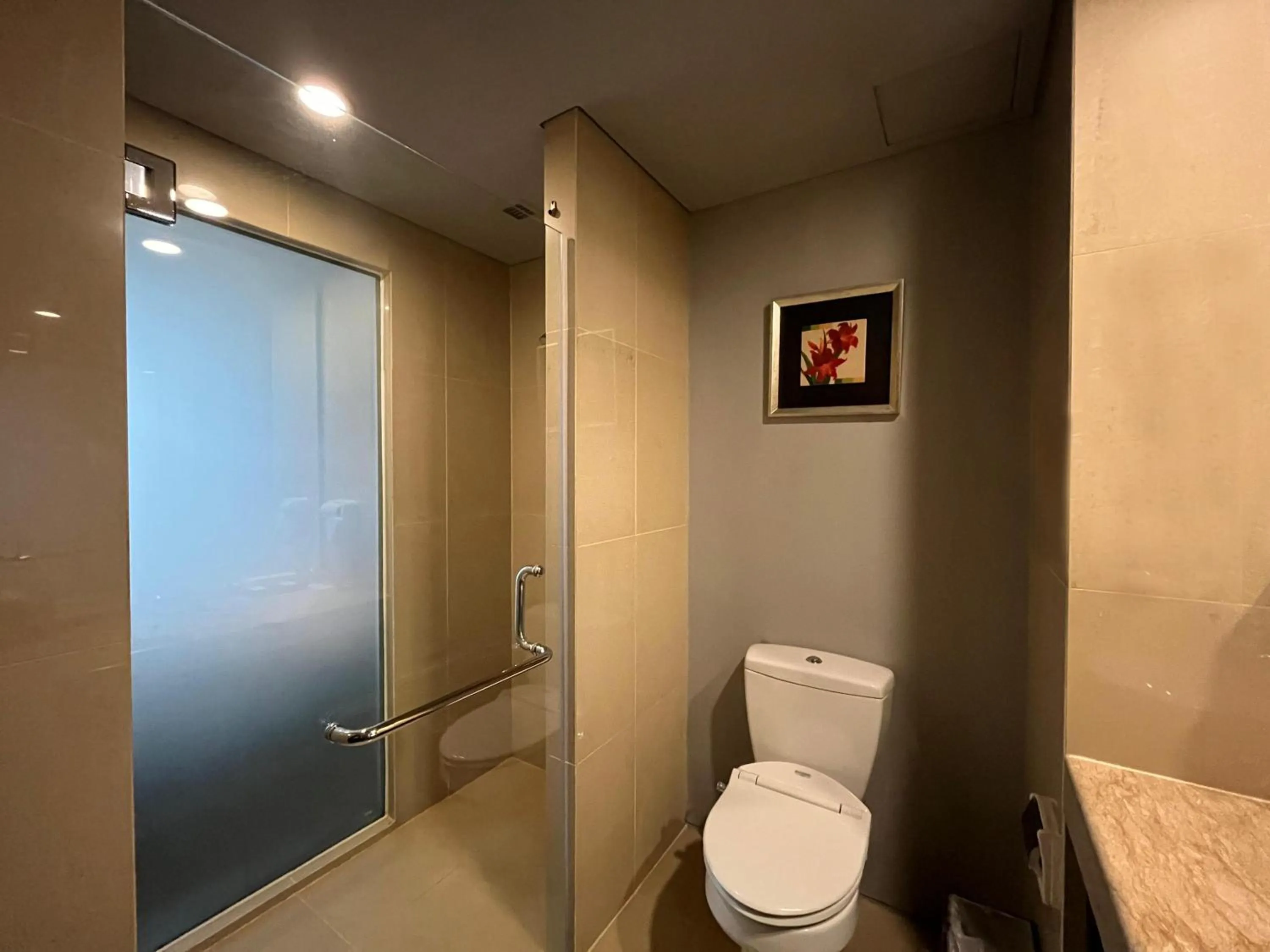 Toilet in Akmani Hotel Jakarta