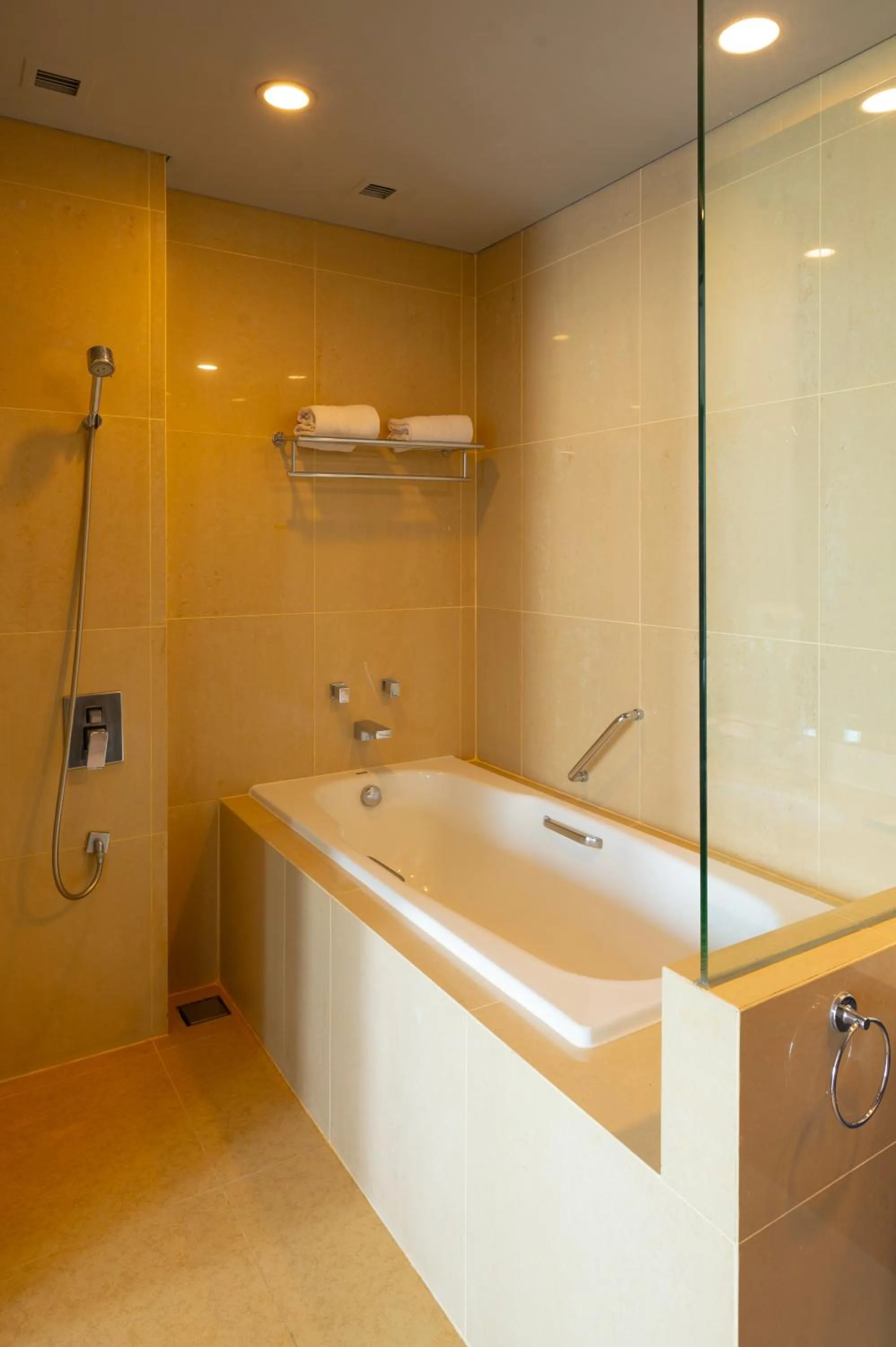 Shower in Akmani Hotel Jakarta